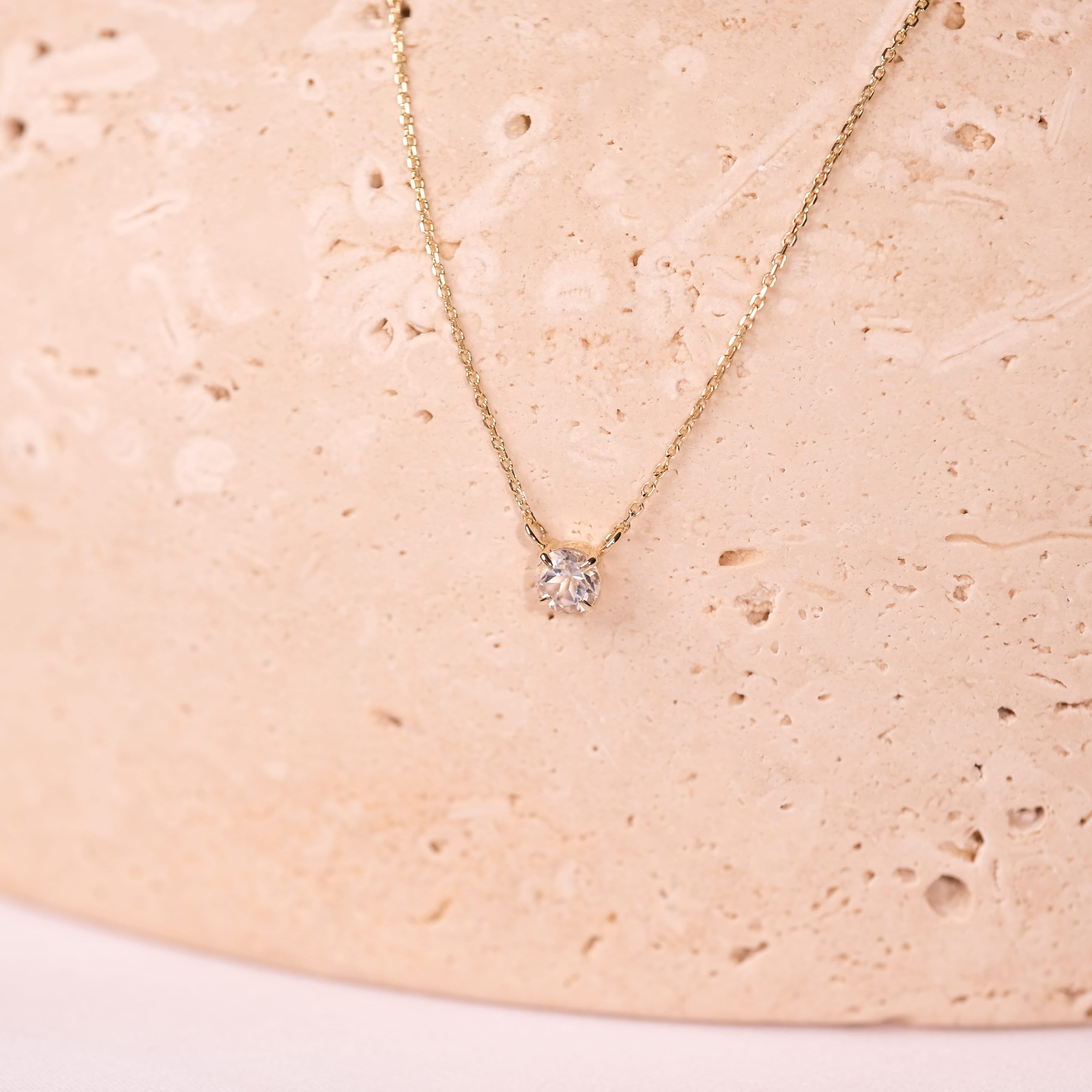 Beyaz Topaz Taşlı 14 Ayar Altın Minimal Kolye