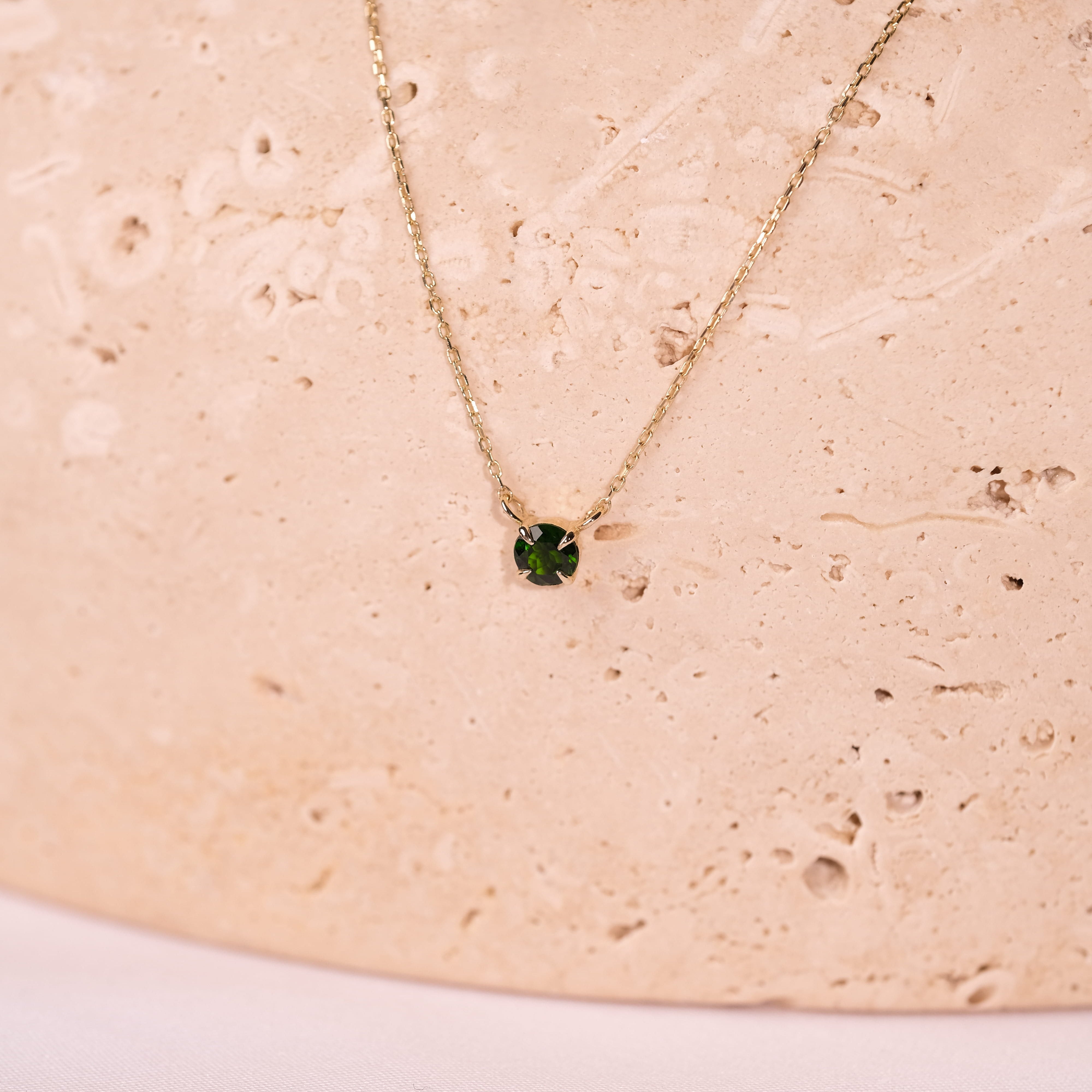 Krom Diopsit Taşlı 14 Ayar Altın Minimal Kolye