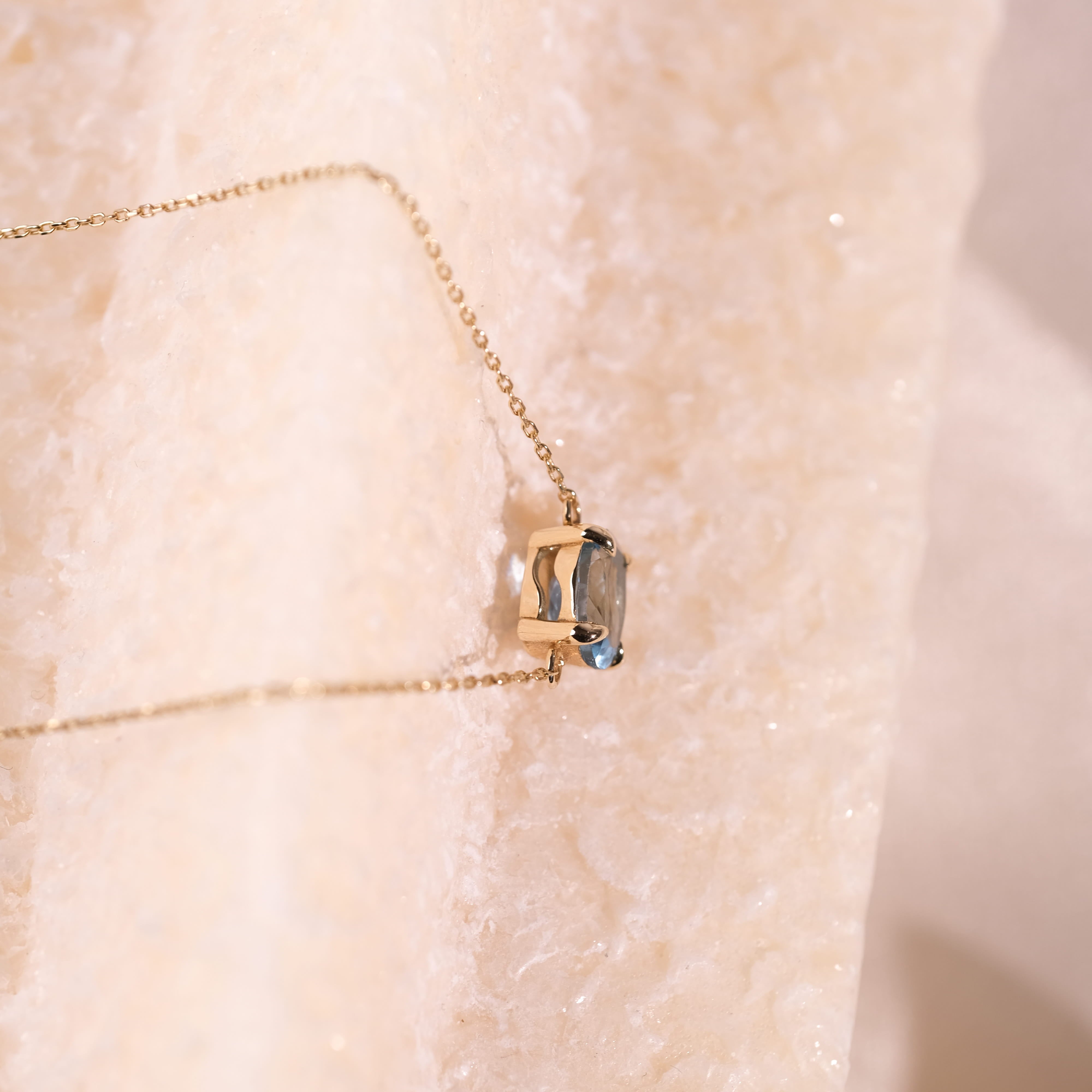 Swiss Blue Topaz Doğal Taşlı Kolye