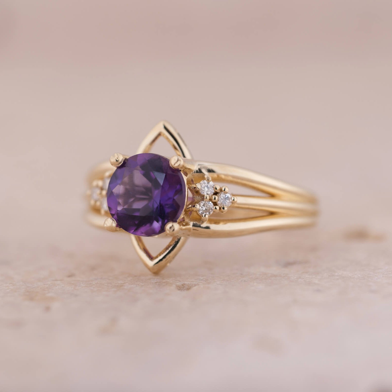 Nenya | Yuvarlak Kesim Ametist ve Pırlantalı Yüzük