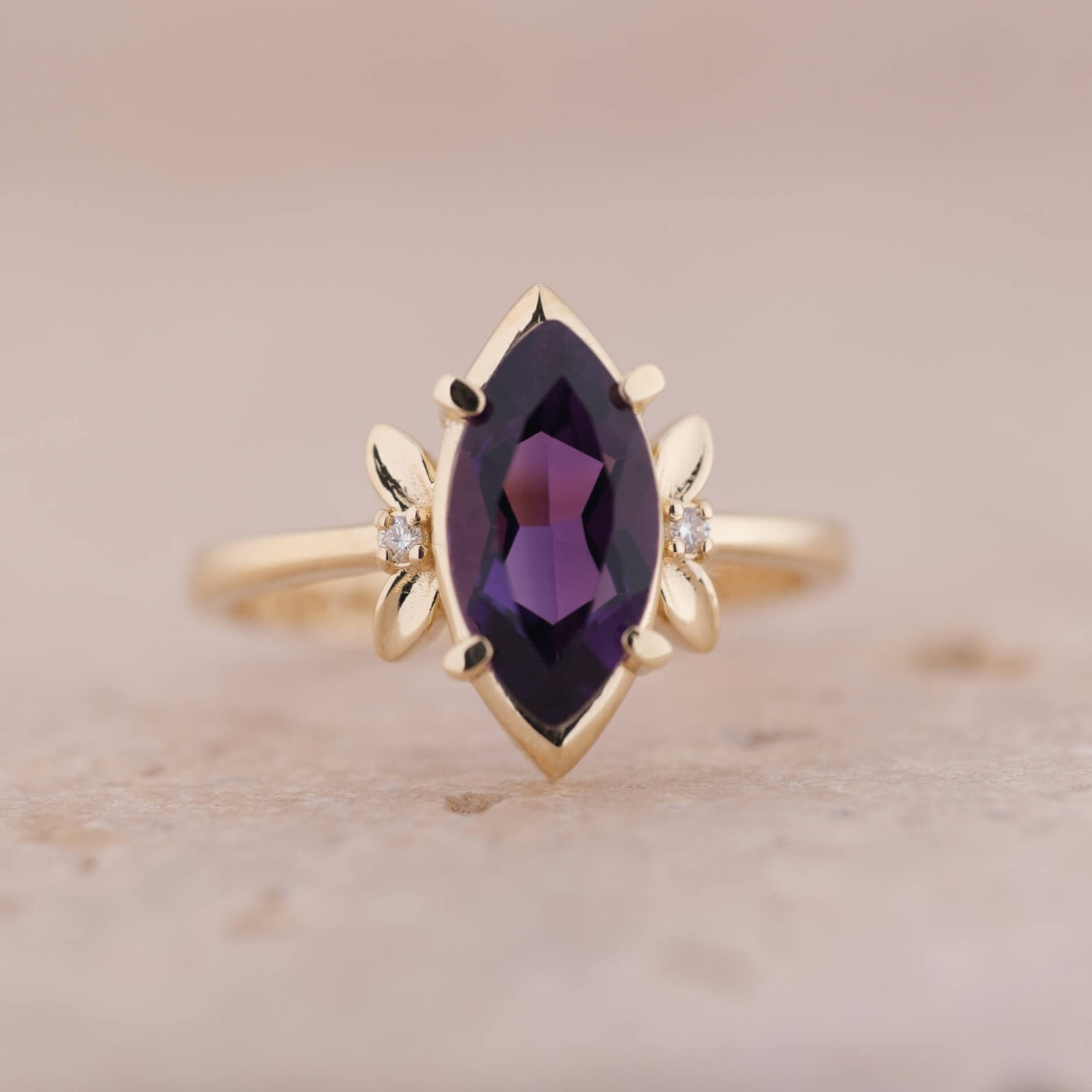 Serenya | Markiz Kesim Ametist ve Pırlantalı Yüzük