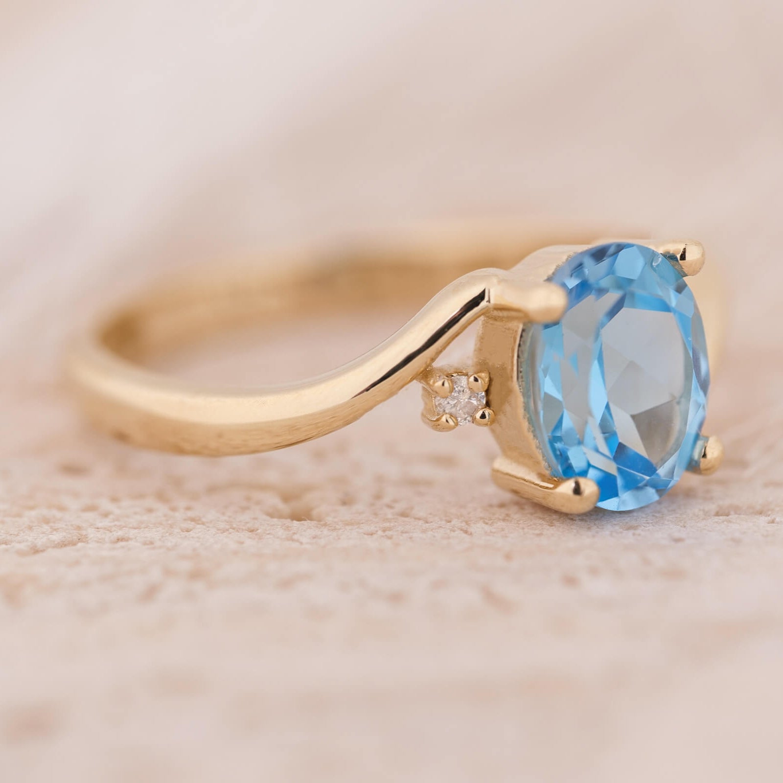 Elarwen | Swiss Blue Topaz ve Pırlantalı Yüzük