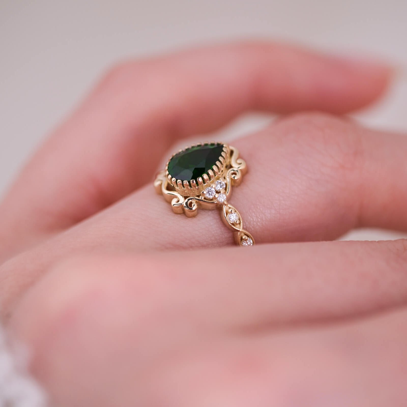 Arwen Vintage | Krom Diopsit ve Pırlantalı Yüzük