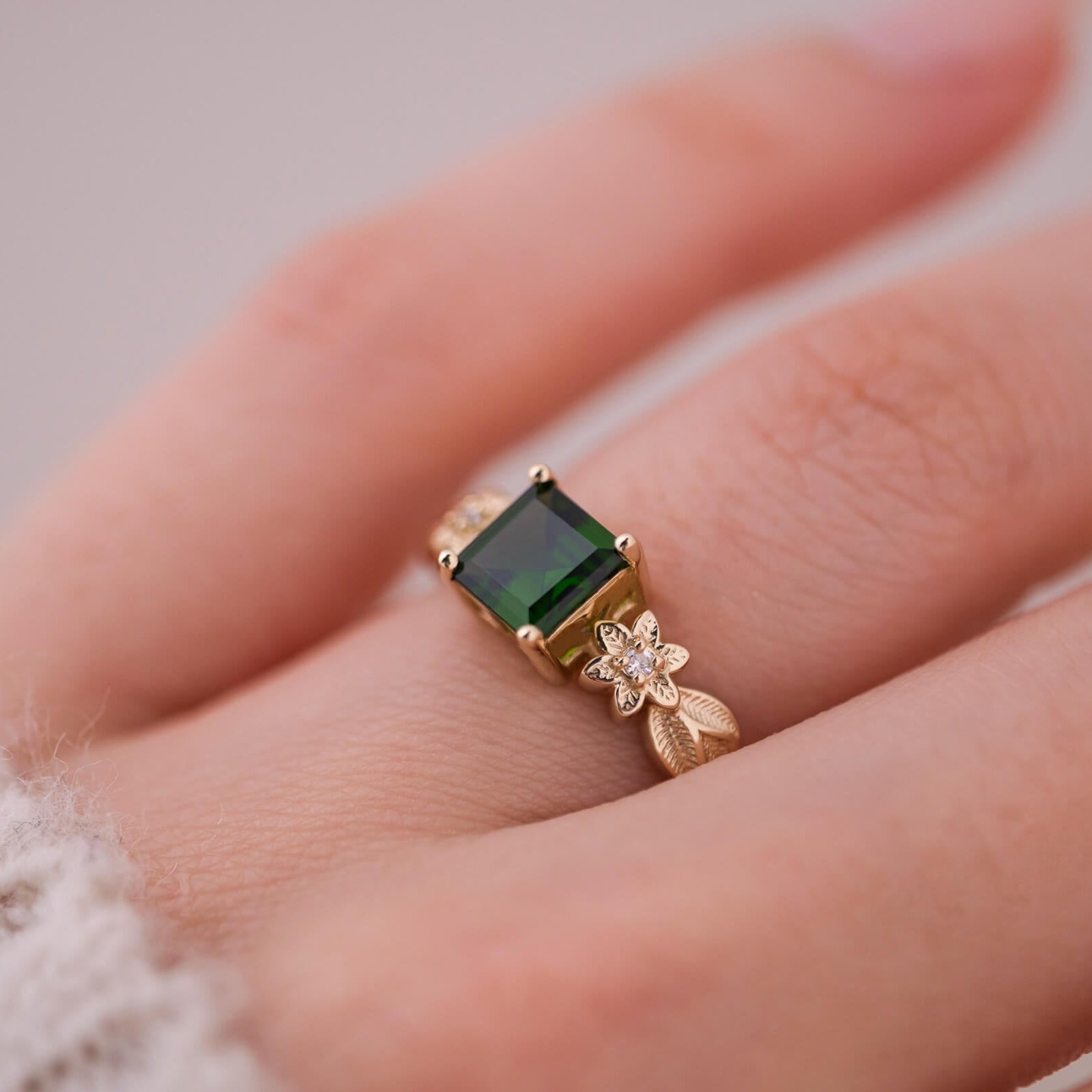 Elyra | Kare Kesim Krom Diopsit ve Pırlantalı Yüzük