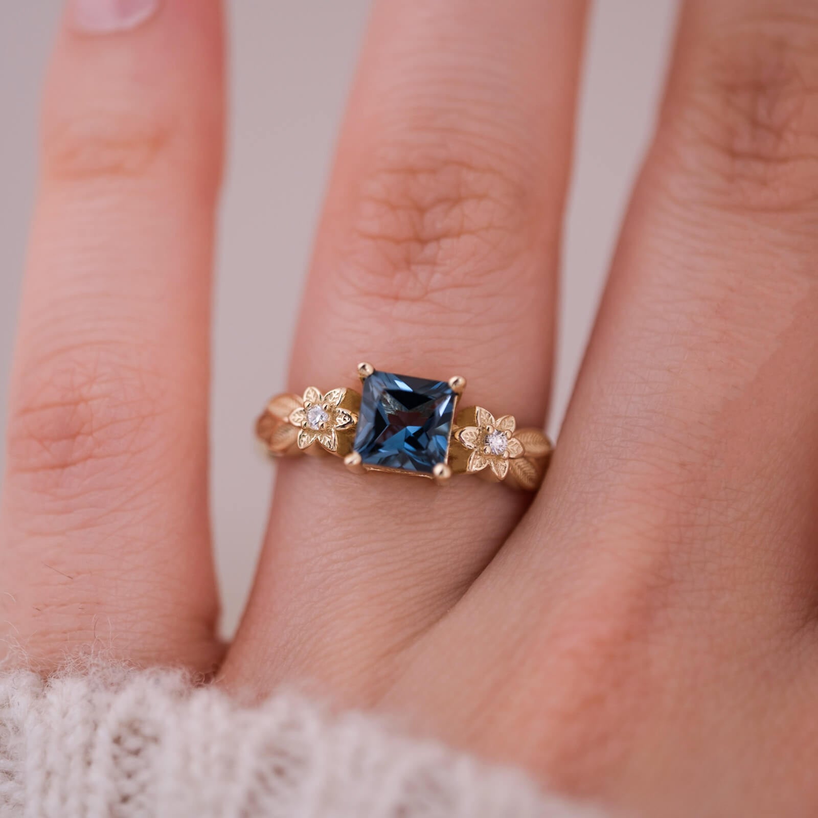 Elyra | Kare Kesim London Blue Topaz ve Pırlantalı Yüzük