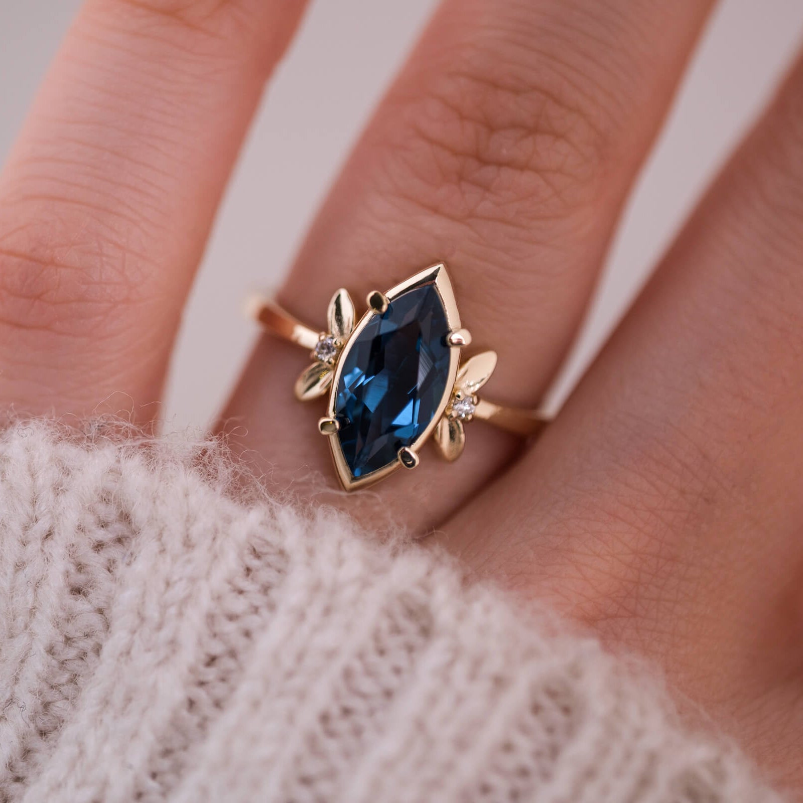 Serenya | Markiz Kesim London Blue Topaz ve Pırlantalı Yüzük