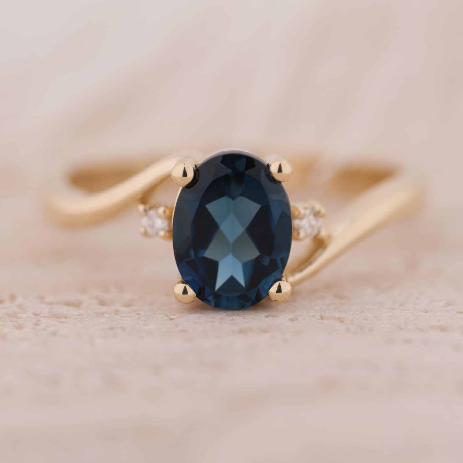 Elarwen | London Blue Topaz ve Pırlantalı Yüzük