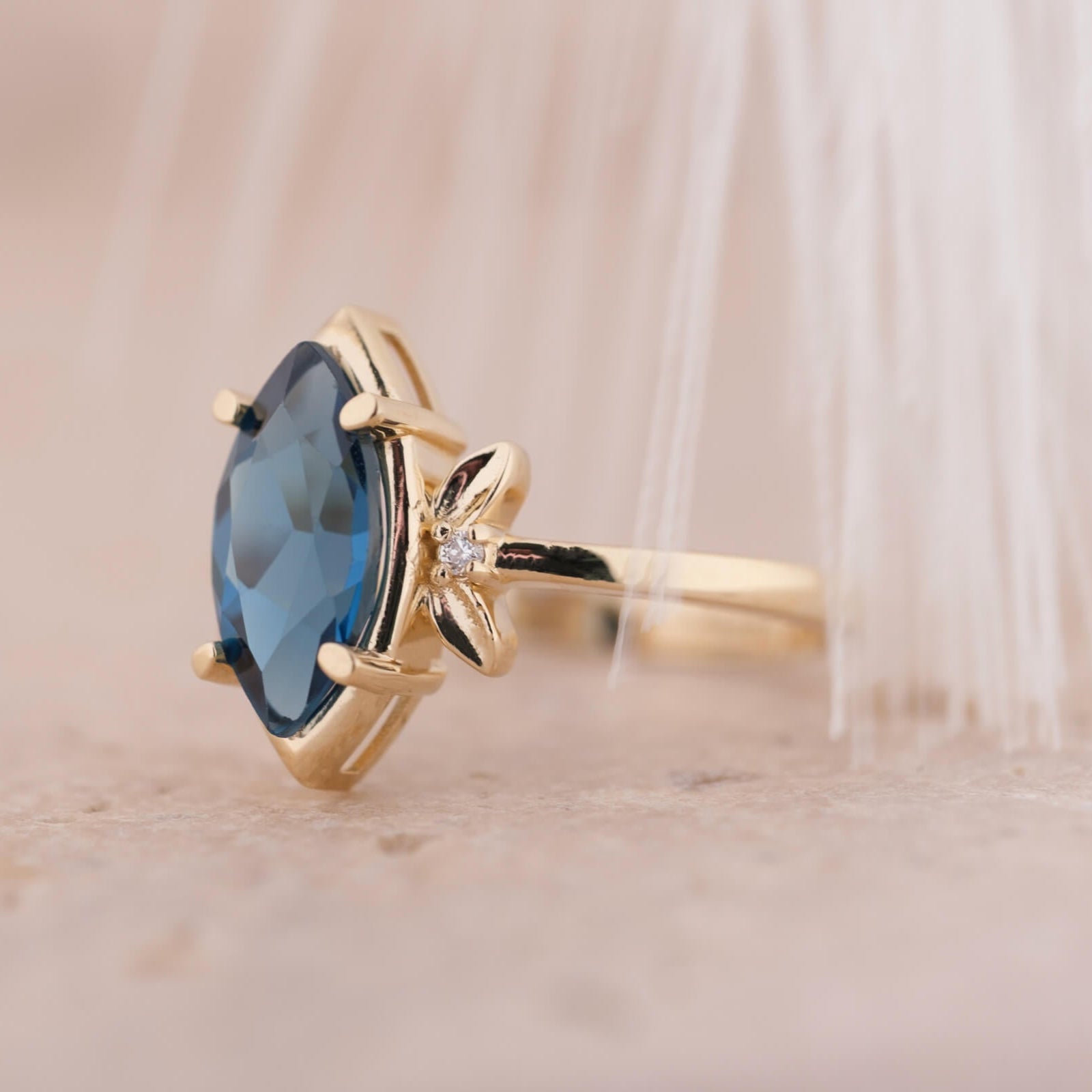 Serenya | Markiz Kesim London Blue Topaz ve Pırlantalı Yüzük