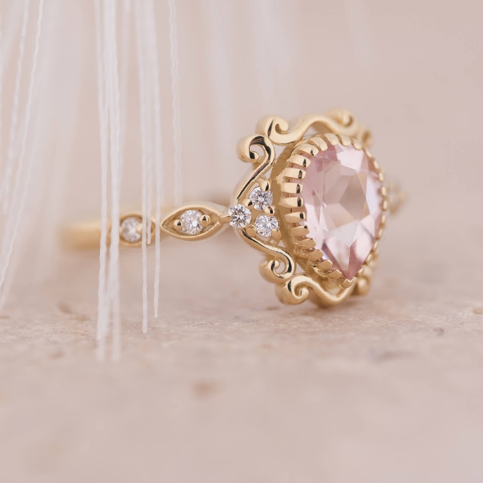 Arwen Vintage | Morganit ve Pırlanta Taşlı Yüzük