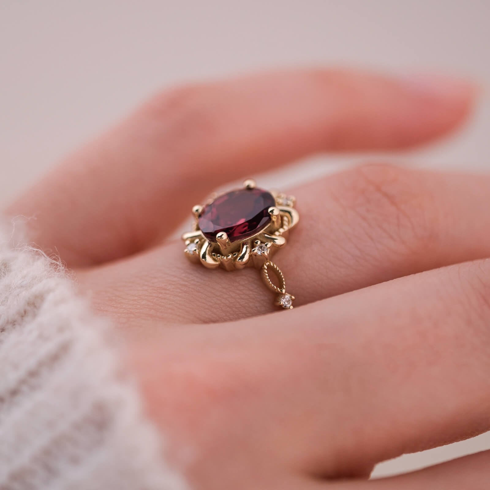 Calmirien | Oval Kesim Rhodolite ve Pırlantalı Yüzük