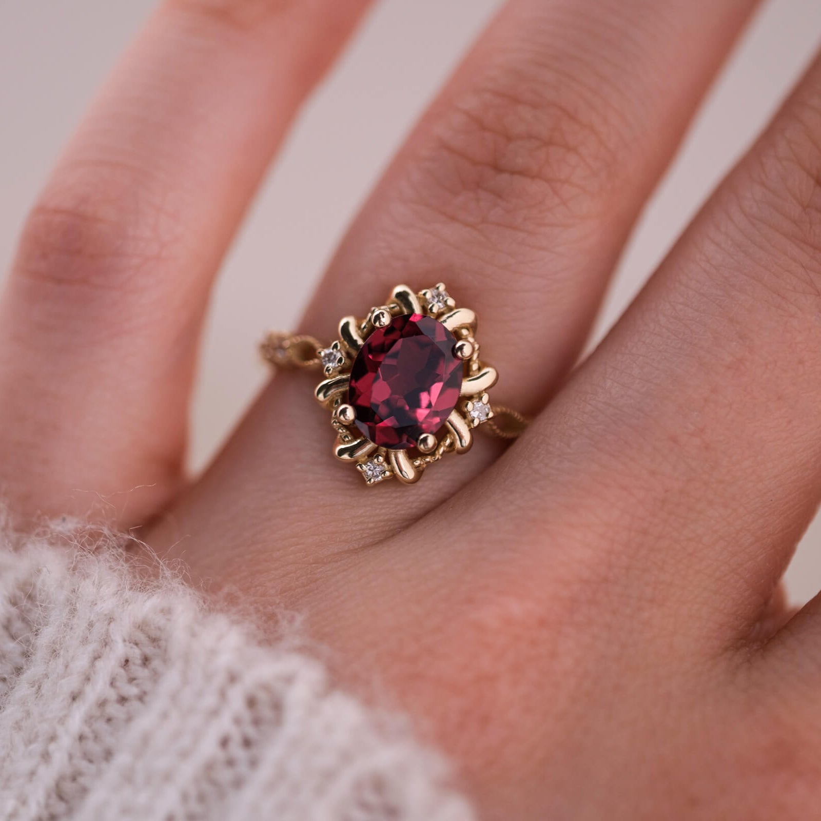 Calmirien | Oval Kesim Rhodolite ve Pırlantalı Yüzük