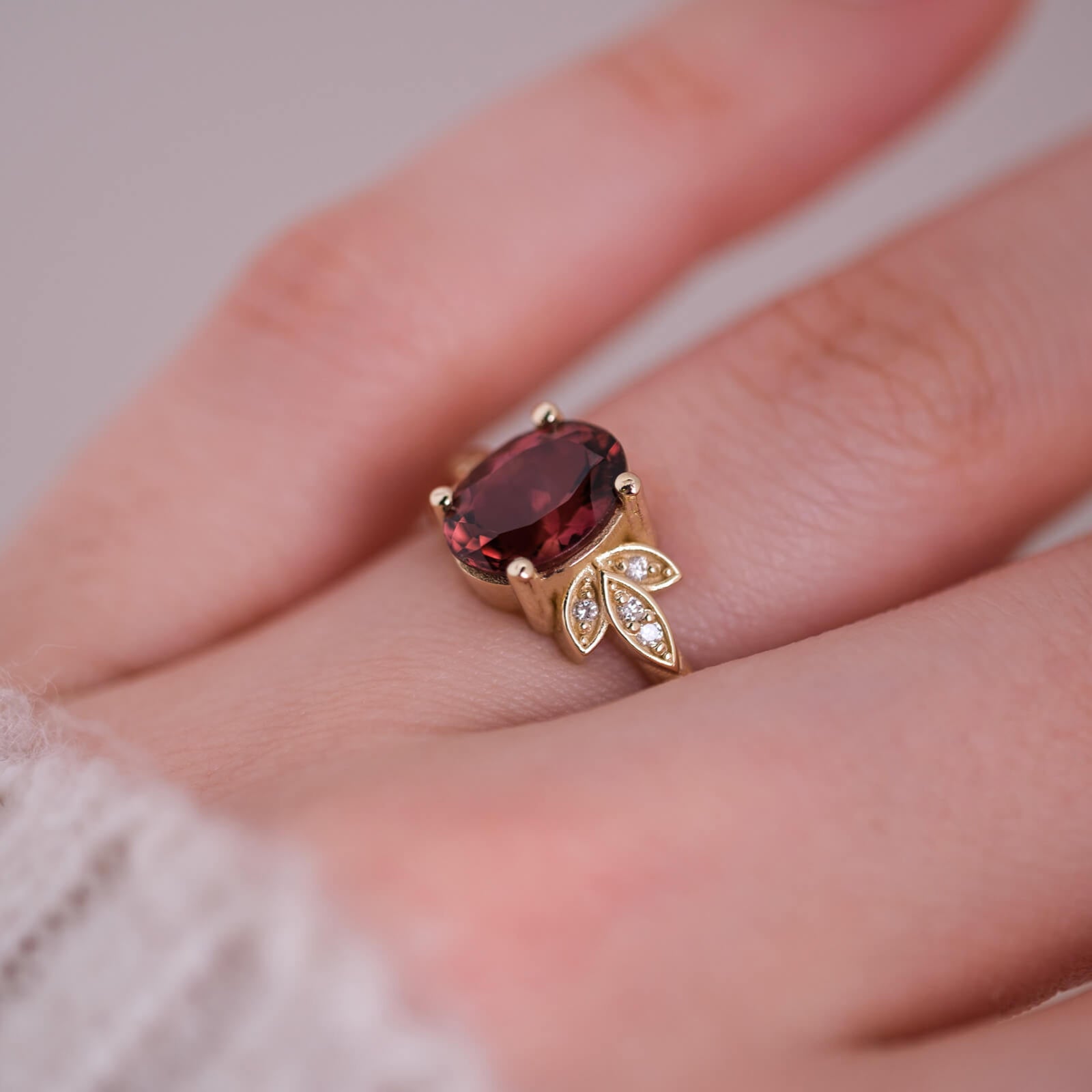 Vilya | Oval Turmalin ve Pırlantalı Yüzük