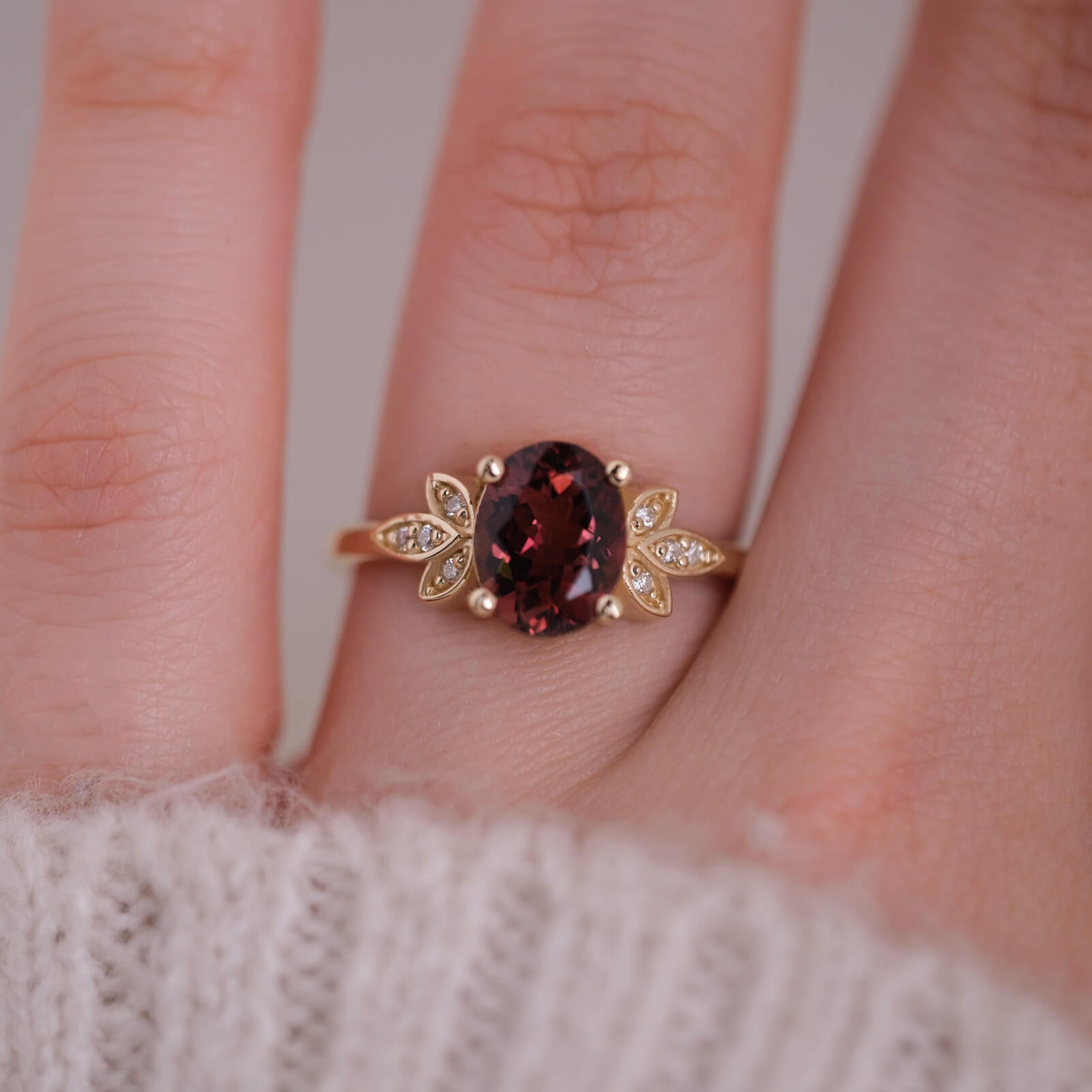 Vilya | Oval Turmalin ve Pırlantalı Yüzük