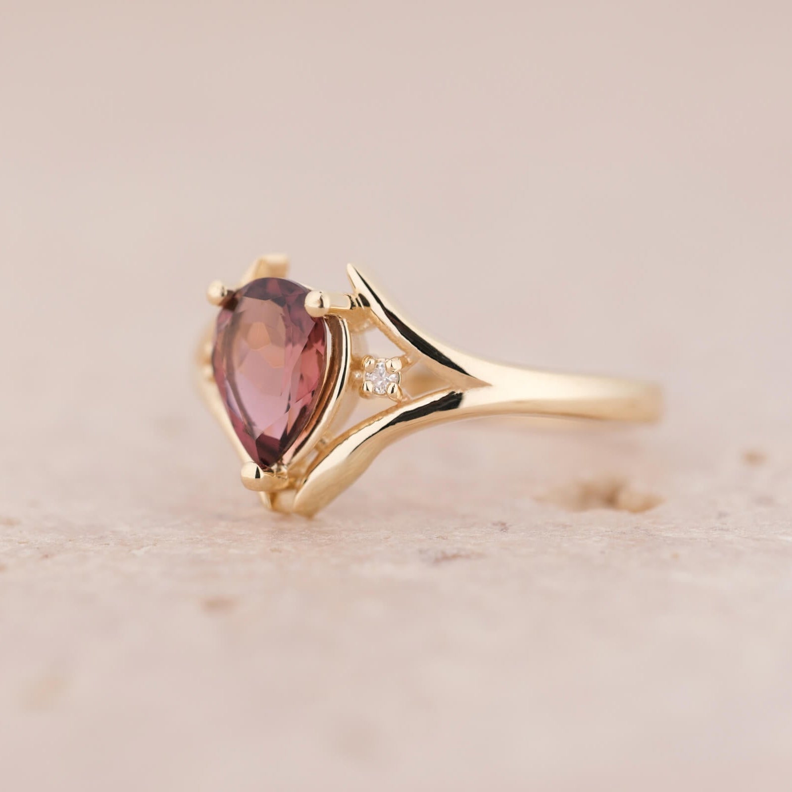 Lirien | Damla Kesim Turmalin ve Pırlantalı Yüzük