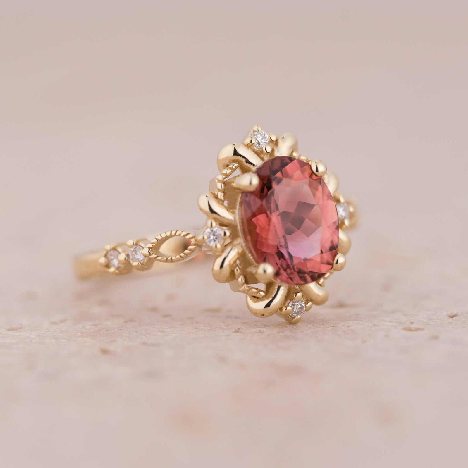 Calmirien | Oval Kesim Turmalin ve Pırlantalı Yüzük