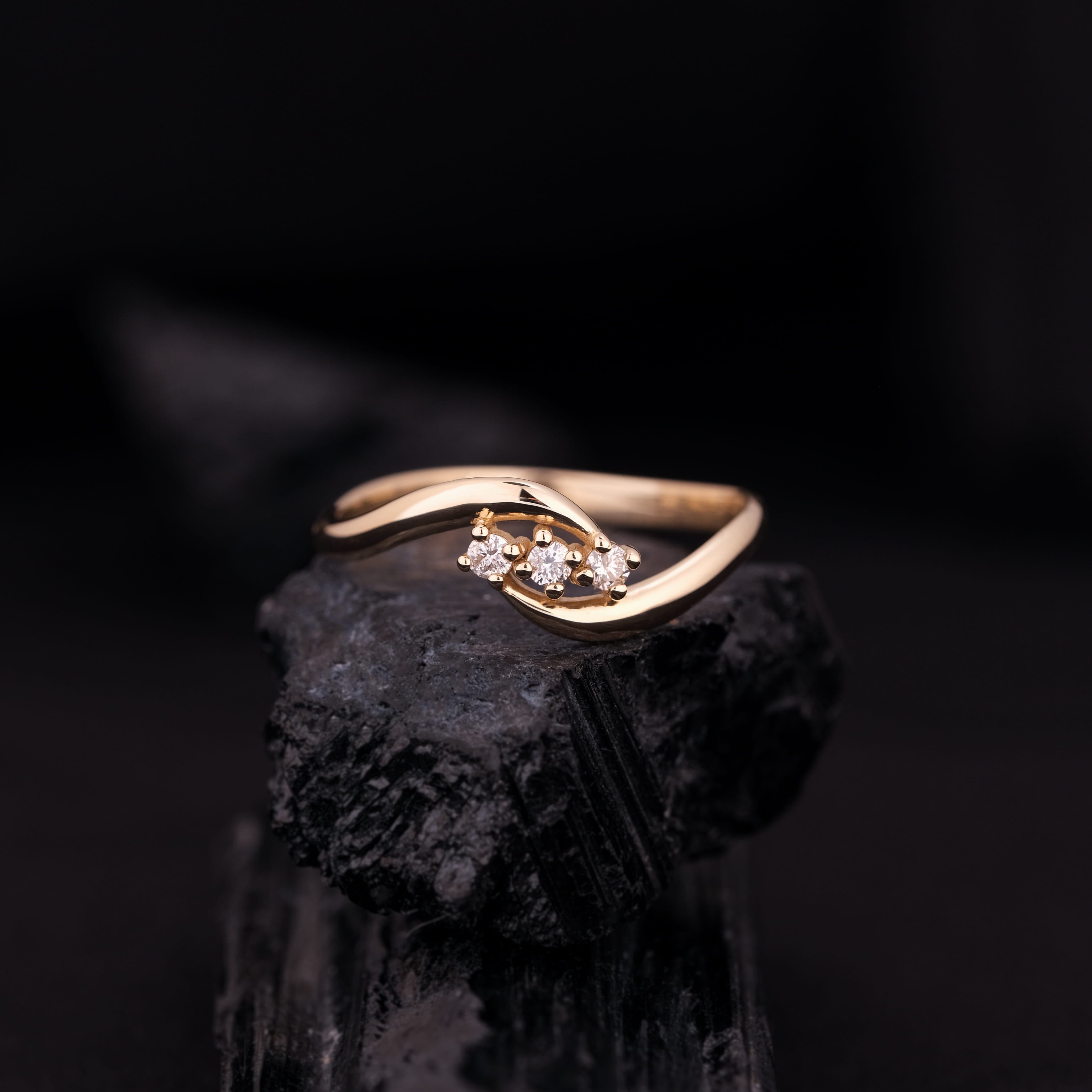 Liva - 14 Ayar Pırlantalı Altın Yüzük