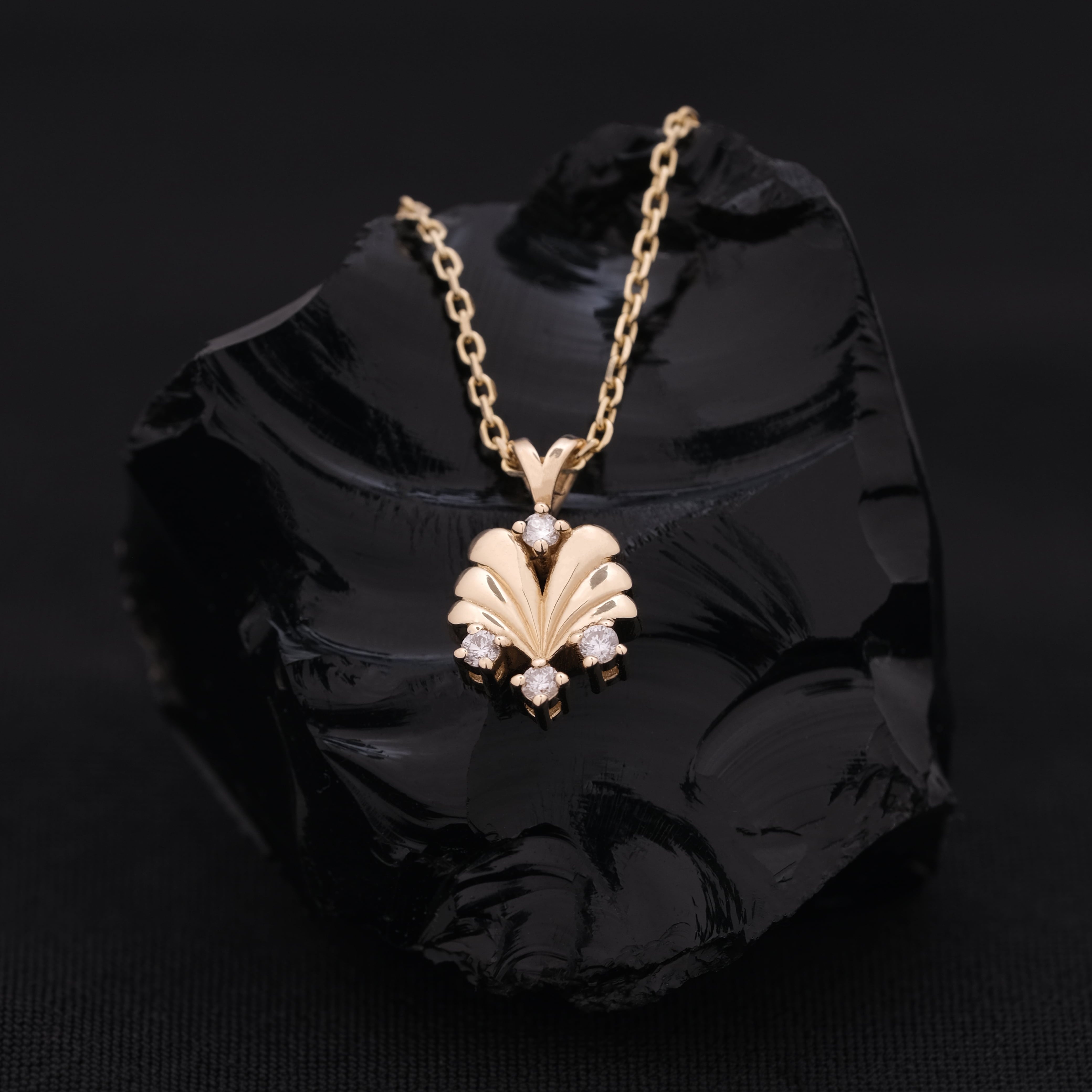 Livia Crest - 14 Ayar Pırlantalı Kolye