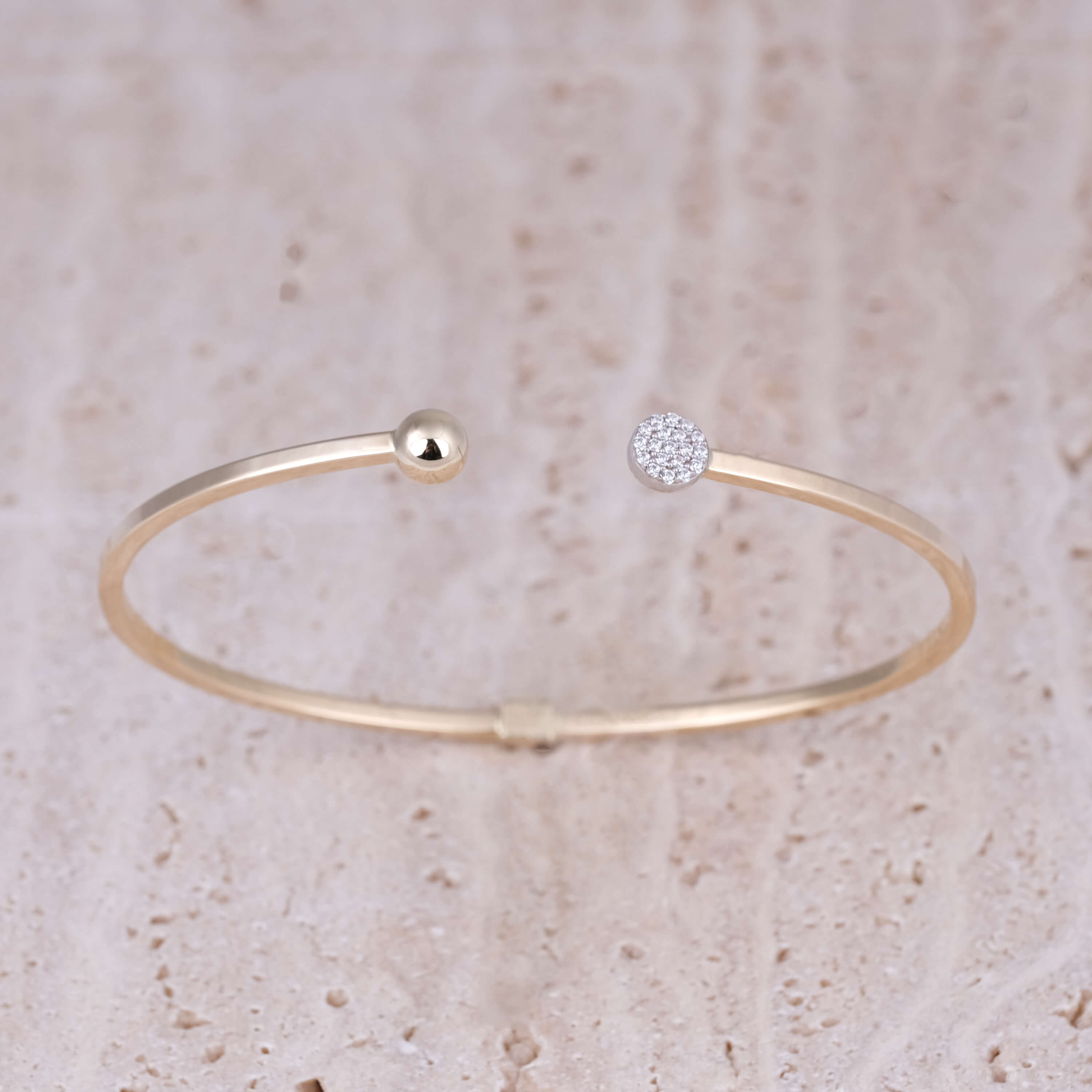 Yuvarlak Uç Detaylı 14 Ayar Altın Kelepçe