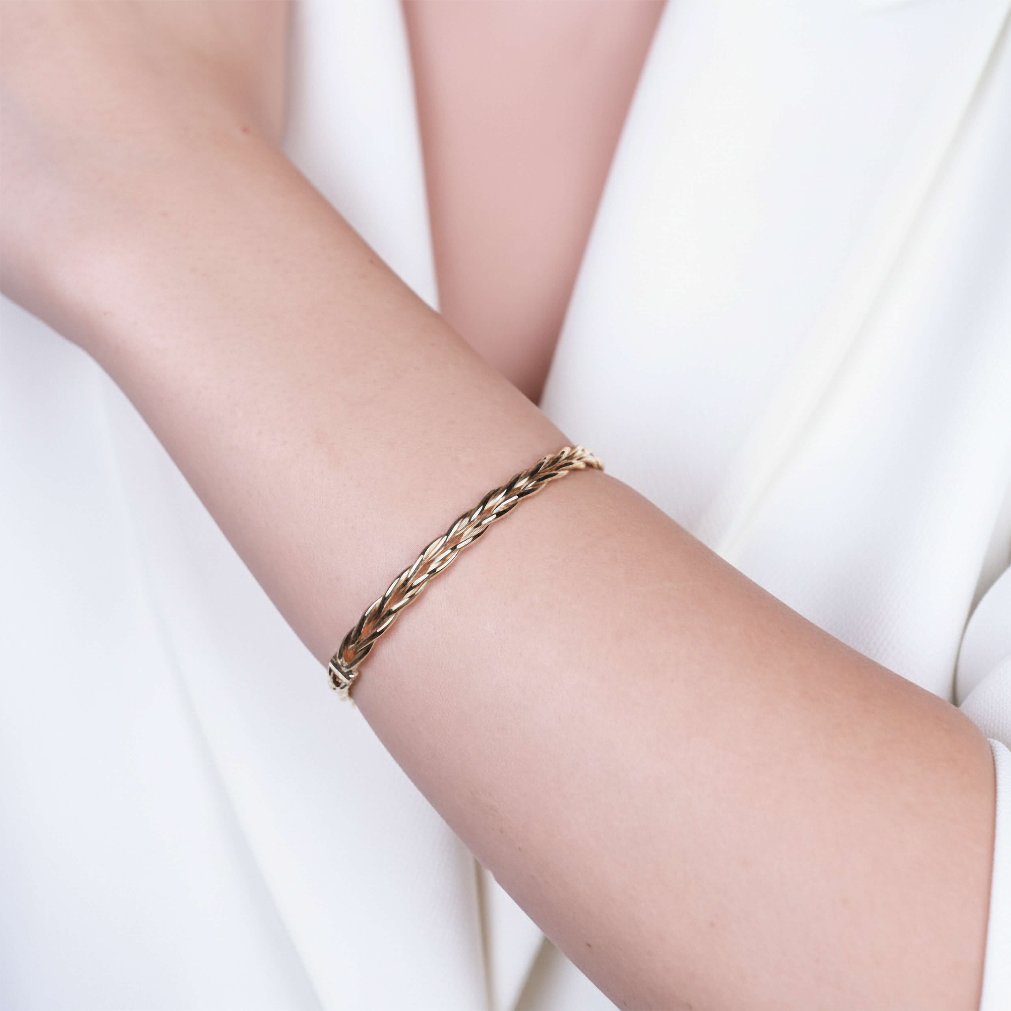 Twist Model 14 Ayar Altın Kelepçe