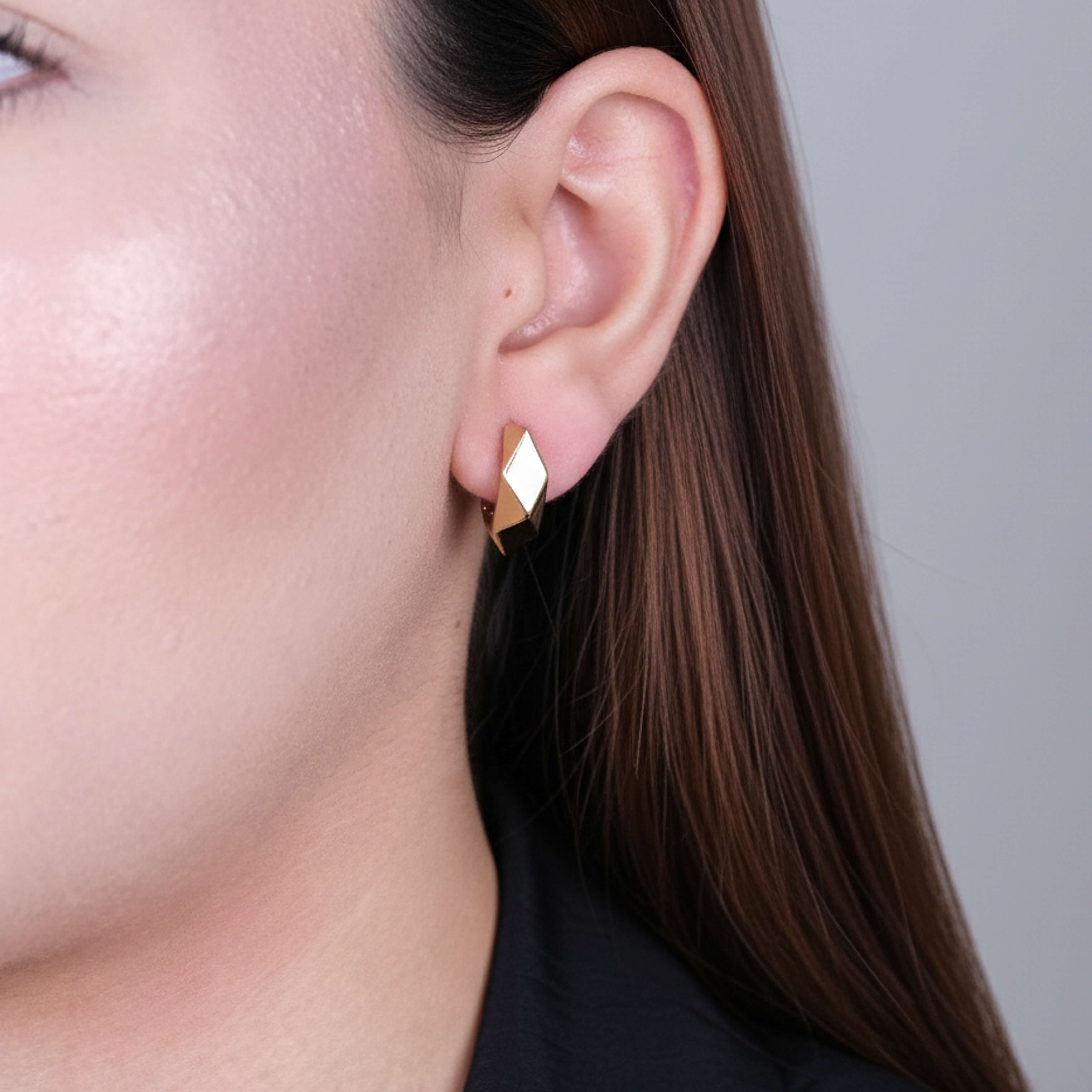 Prizma Model 14 Ayar Altın Küpe