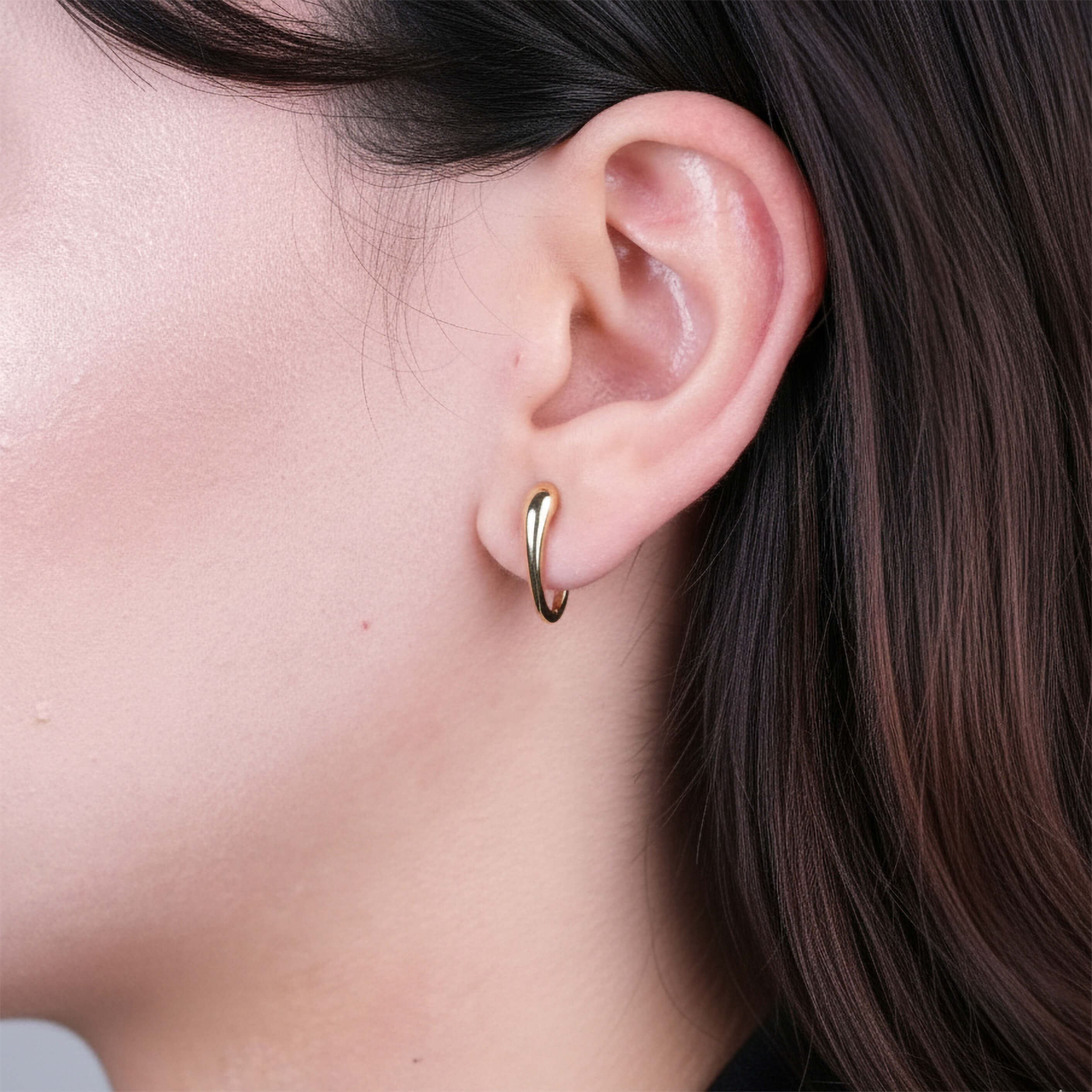 Kapsül Form 14 Ayar Altın Küpe