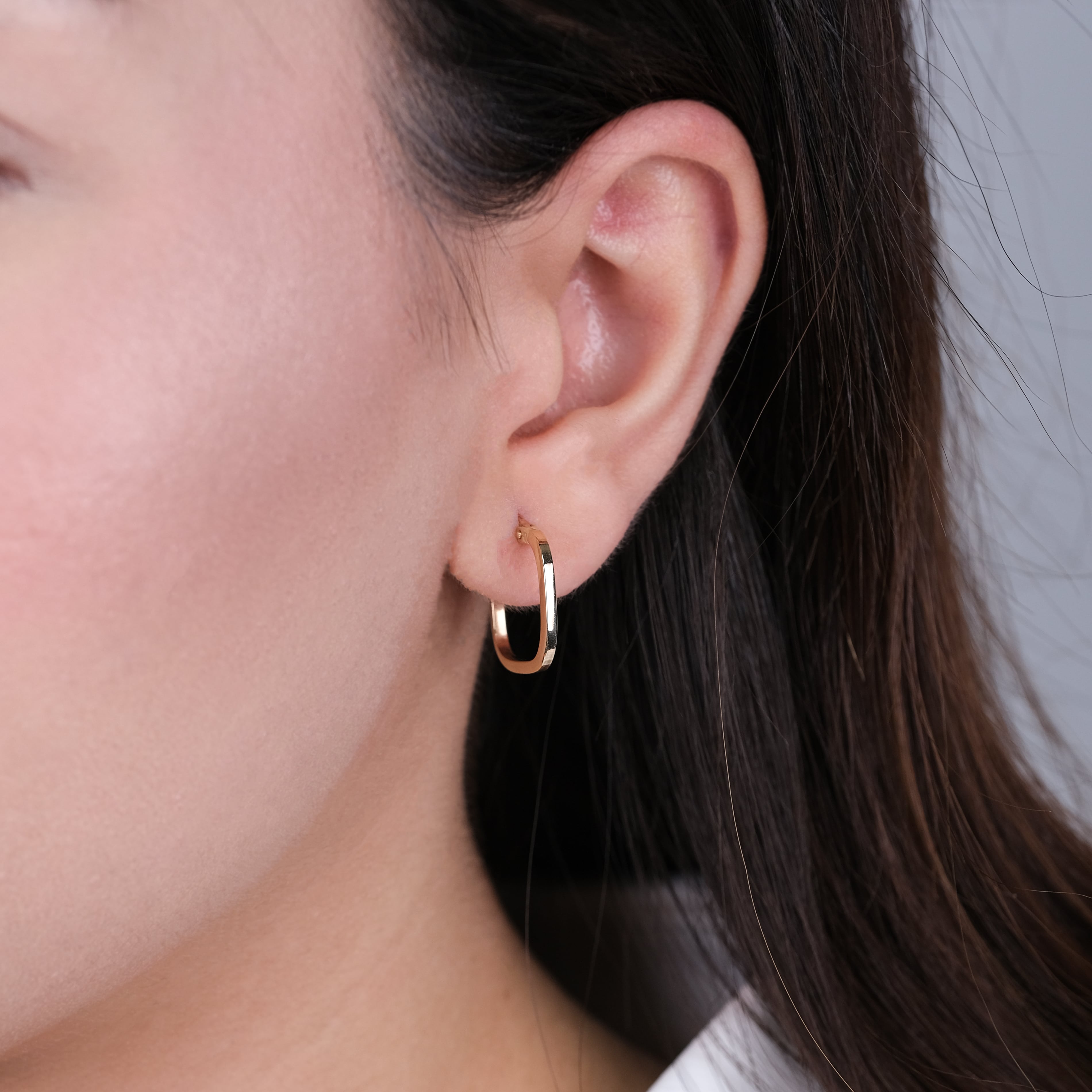 Mini Oval Form 14 Ayar Altın Küpe