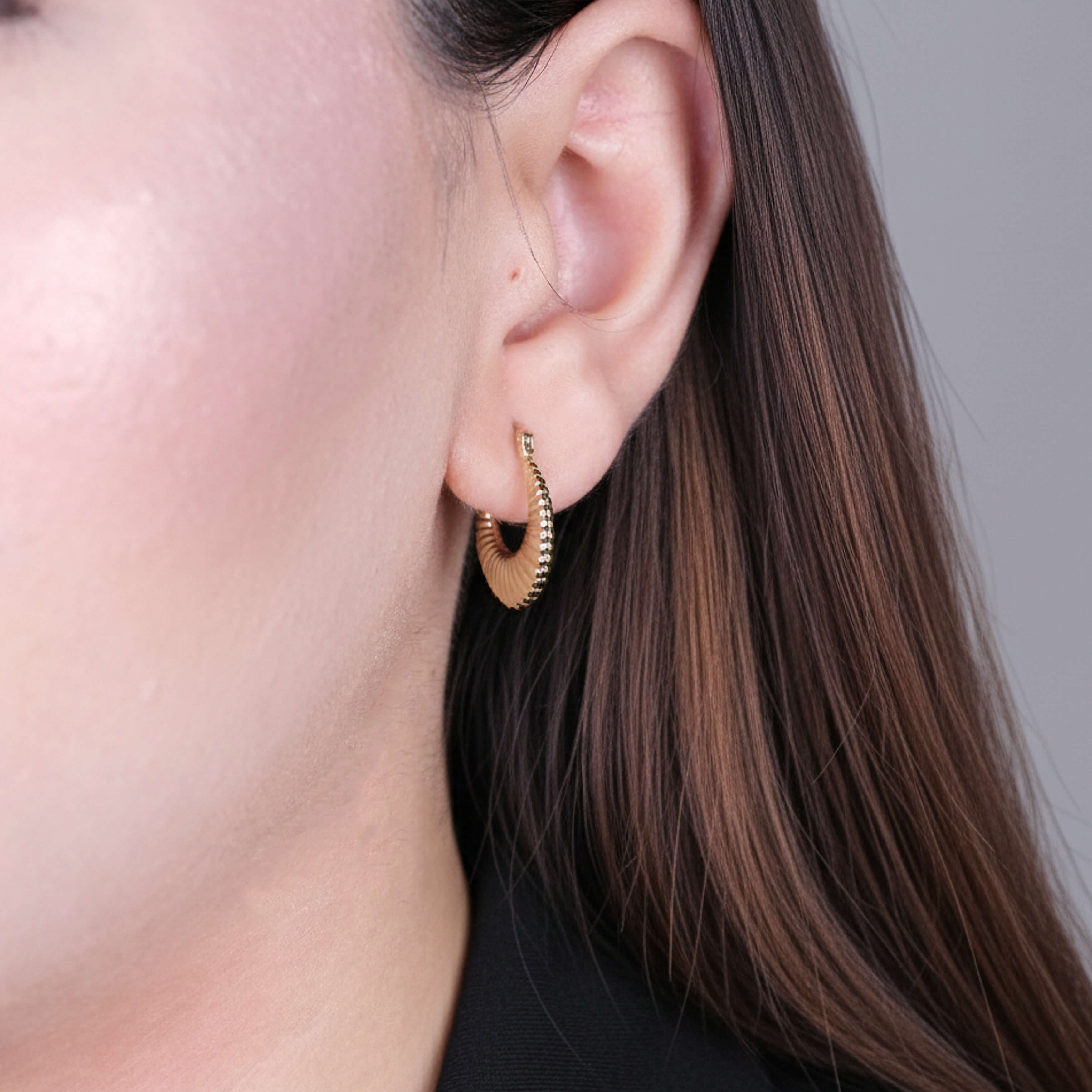 Kabartma Halka 14 Ayar Altın Küpe