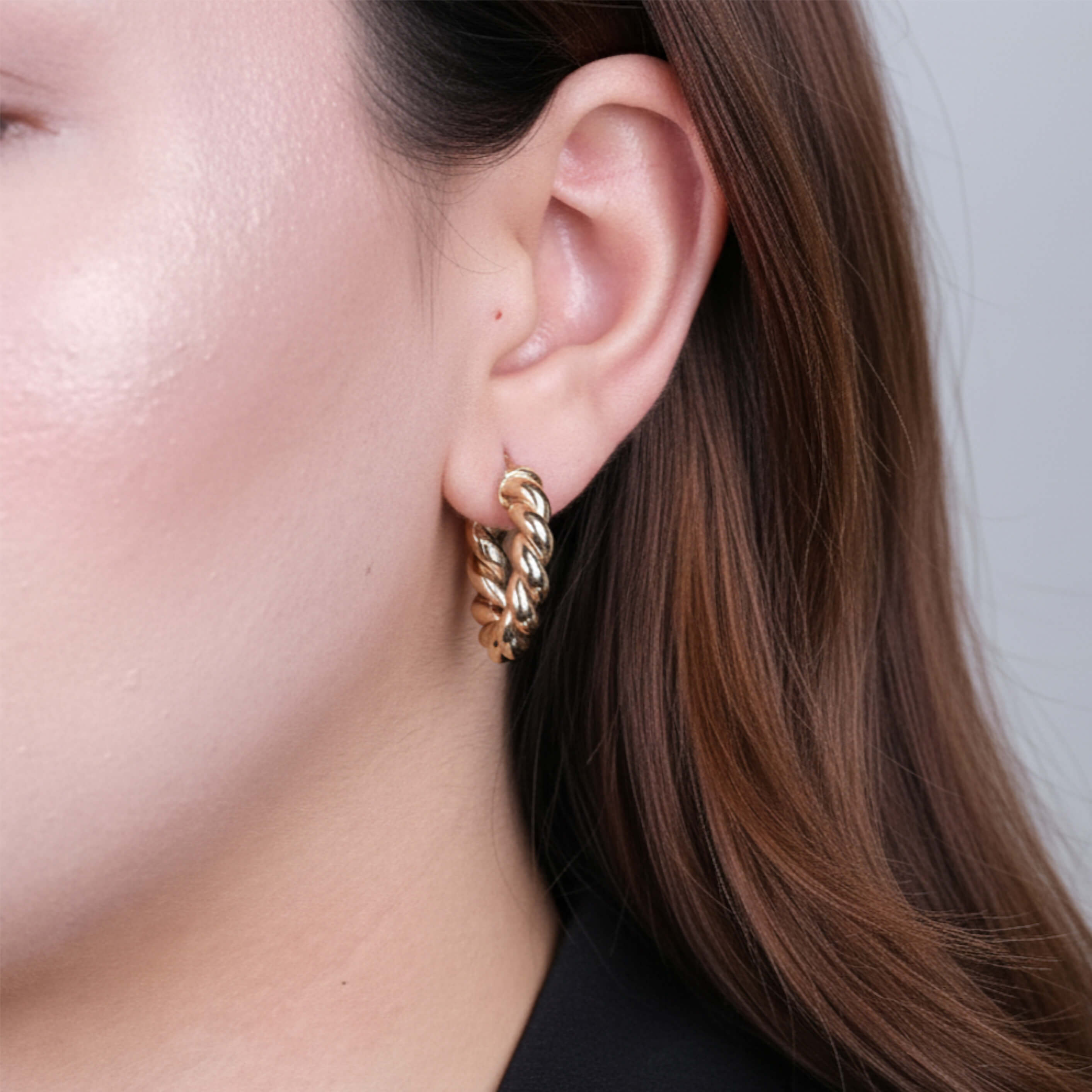 Burgu Form 14 Ayar Altın Küpe