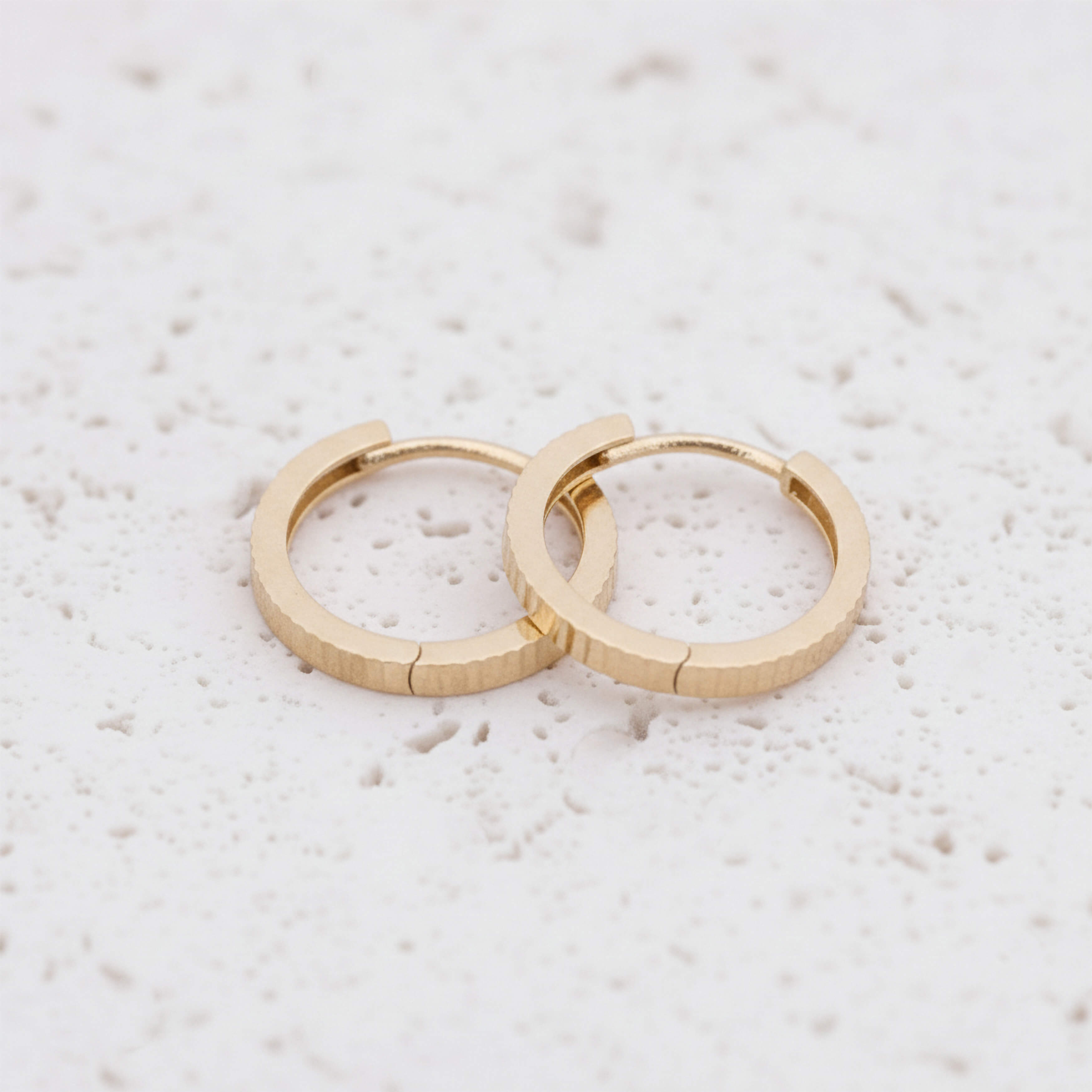 Çizgili Form 14 Ayar Altın Küpe