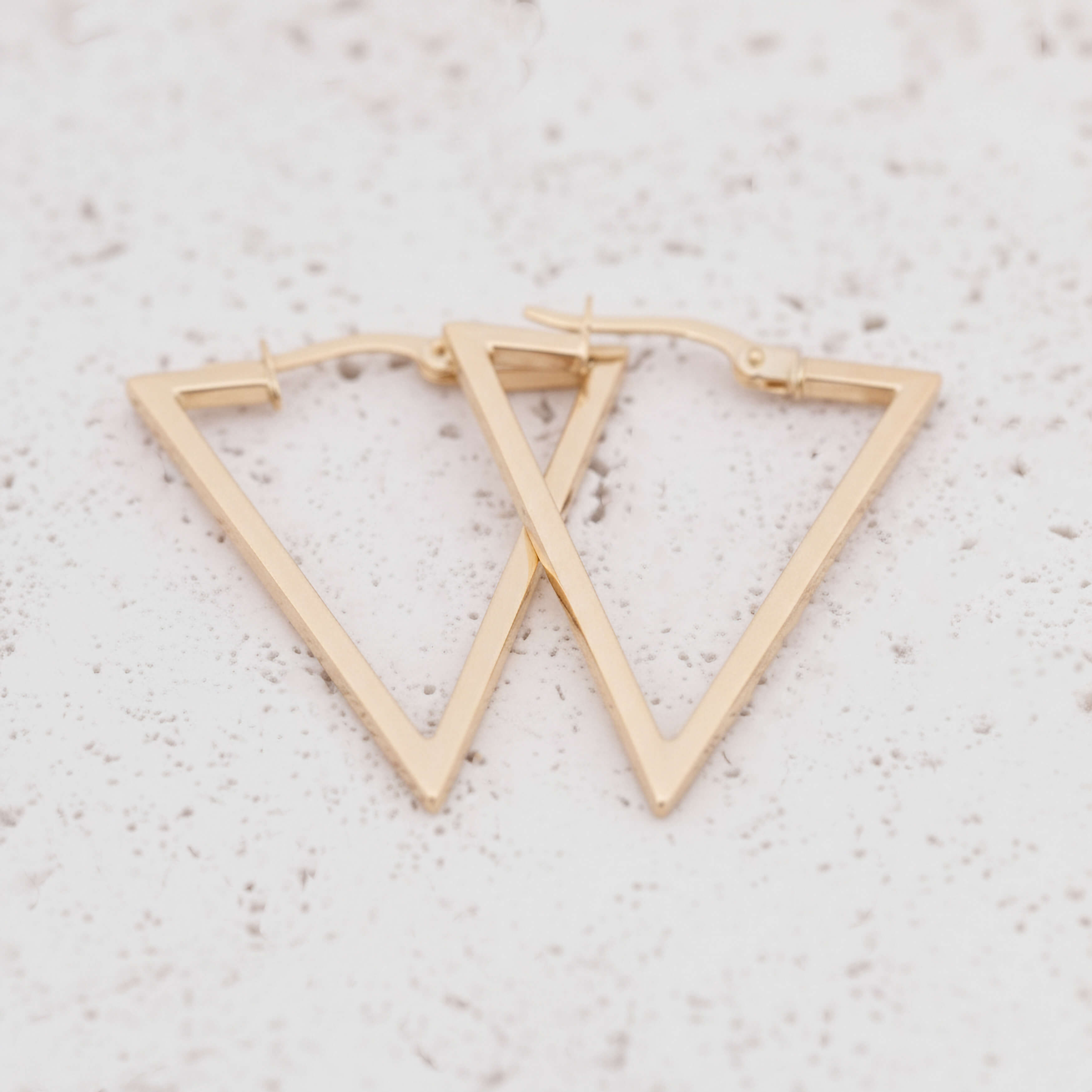 V Form 14 Ayar Altın Küpe