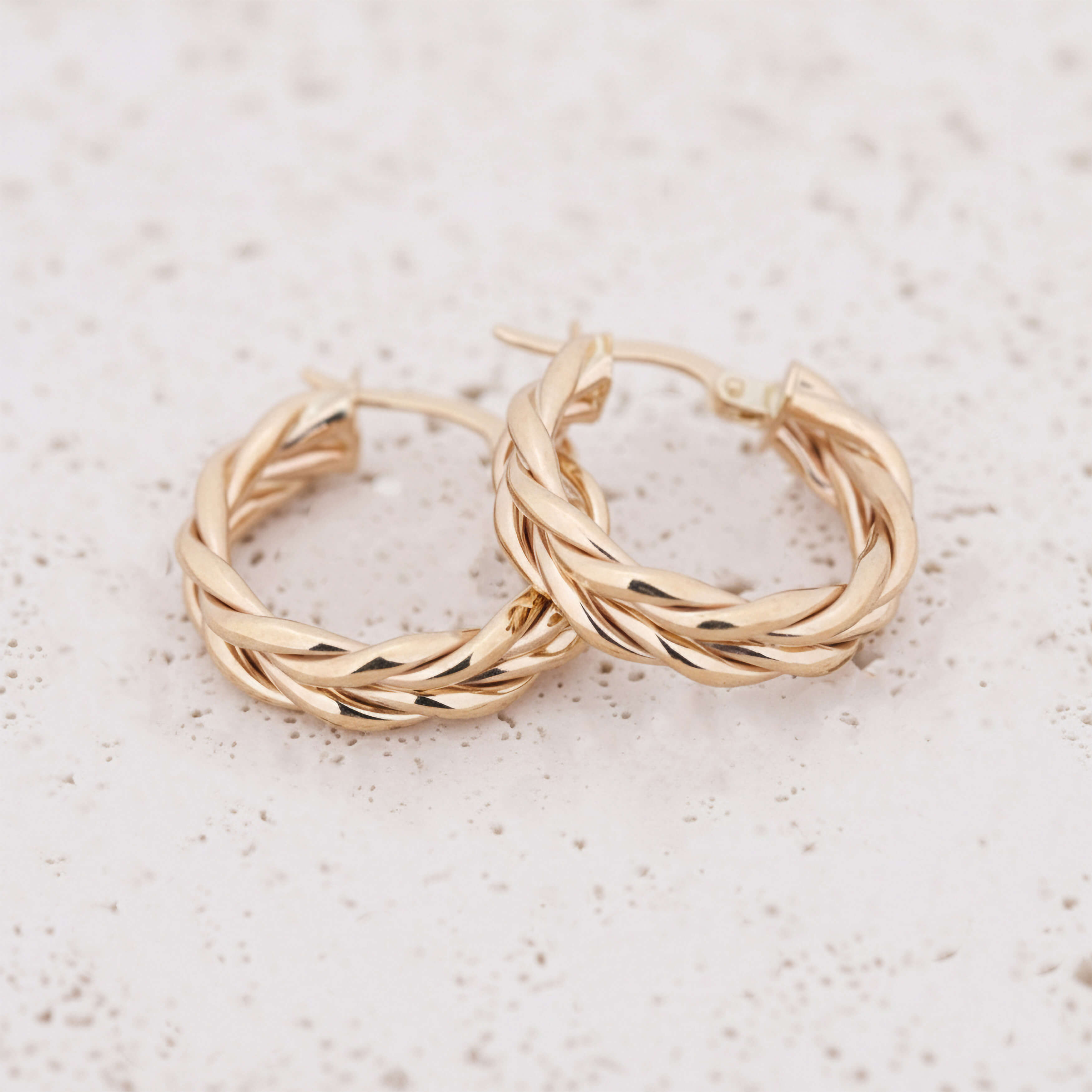 Twist Model 14 Ayar Altın Küpe