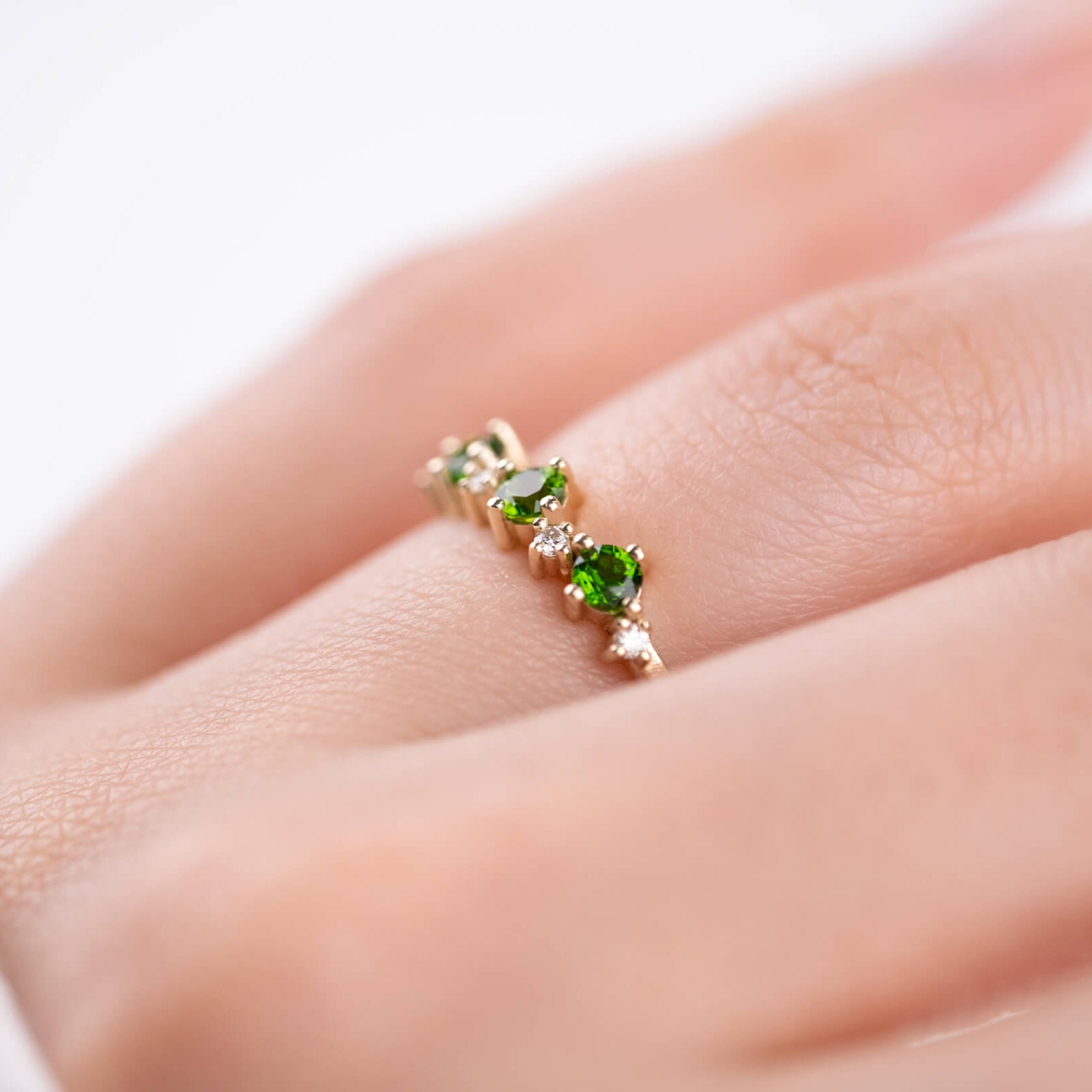 Minimal Krom Diopsit ve Pırlanta Taşlı Yüzük