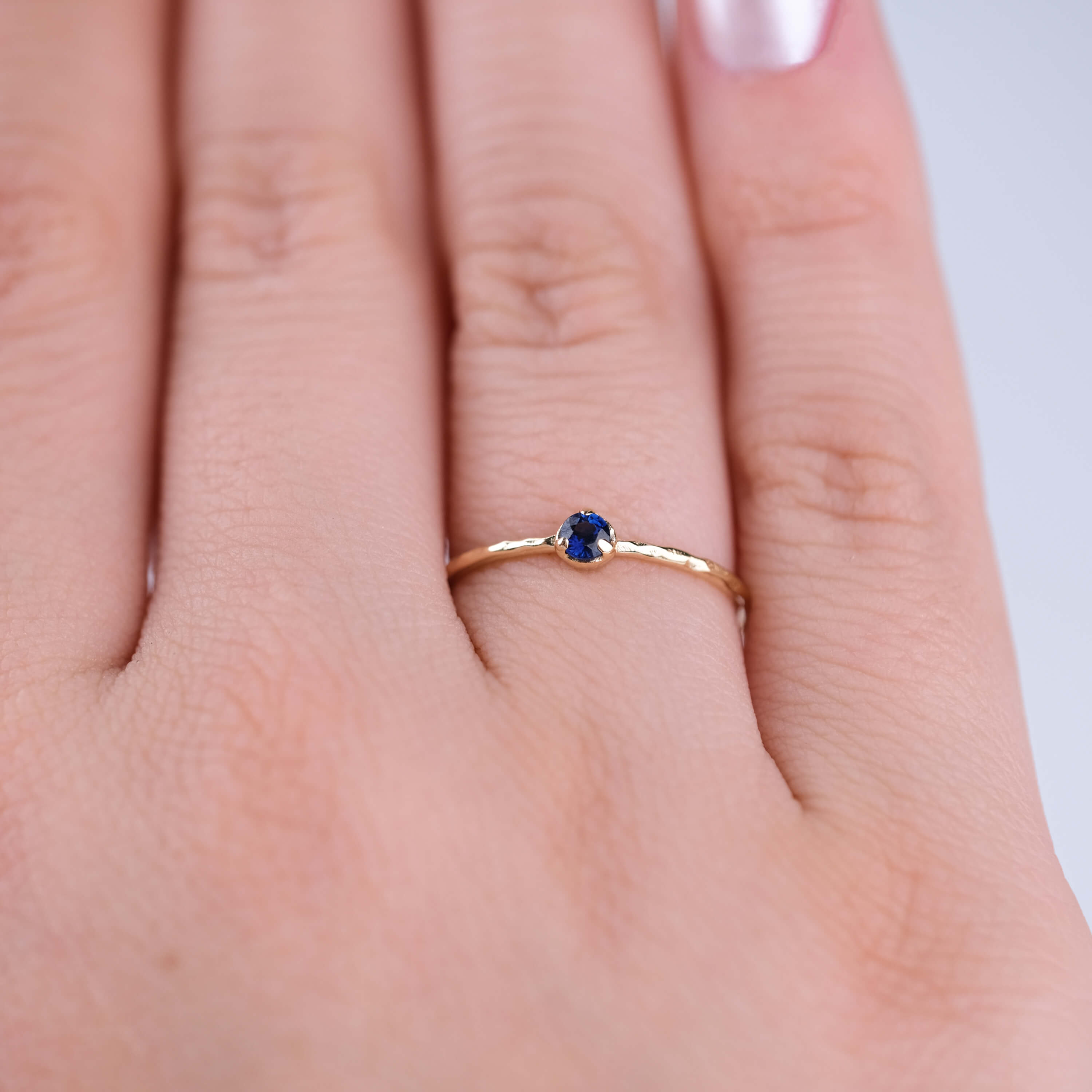 Arin | Minimal Safir Taşlı Dokulu Yüzük