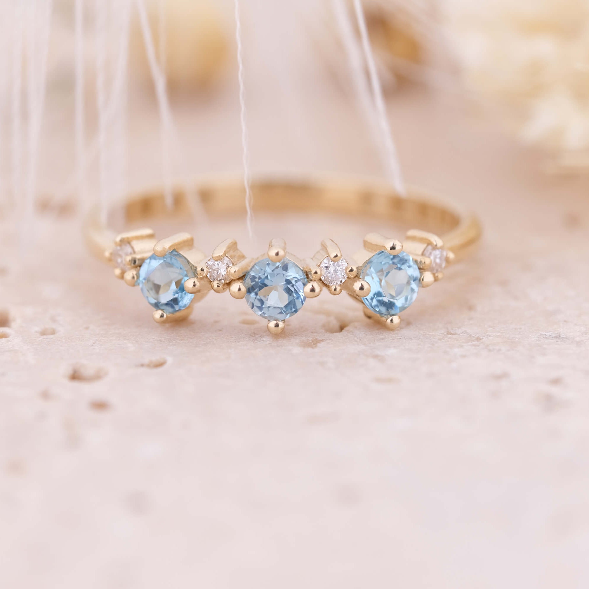 Minimal Pırlantalı Swiss Blue Topaz Yüzük