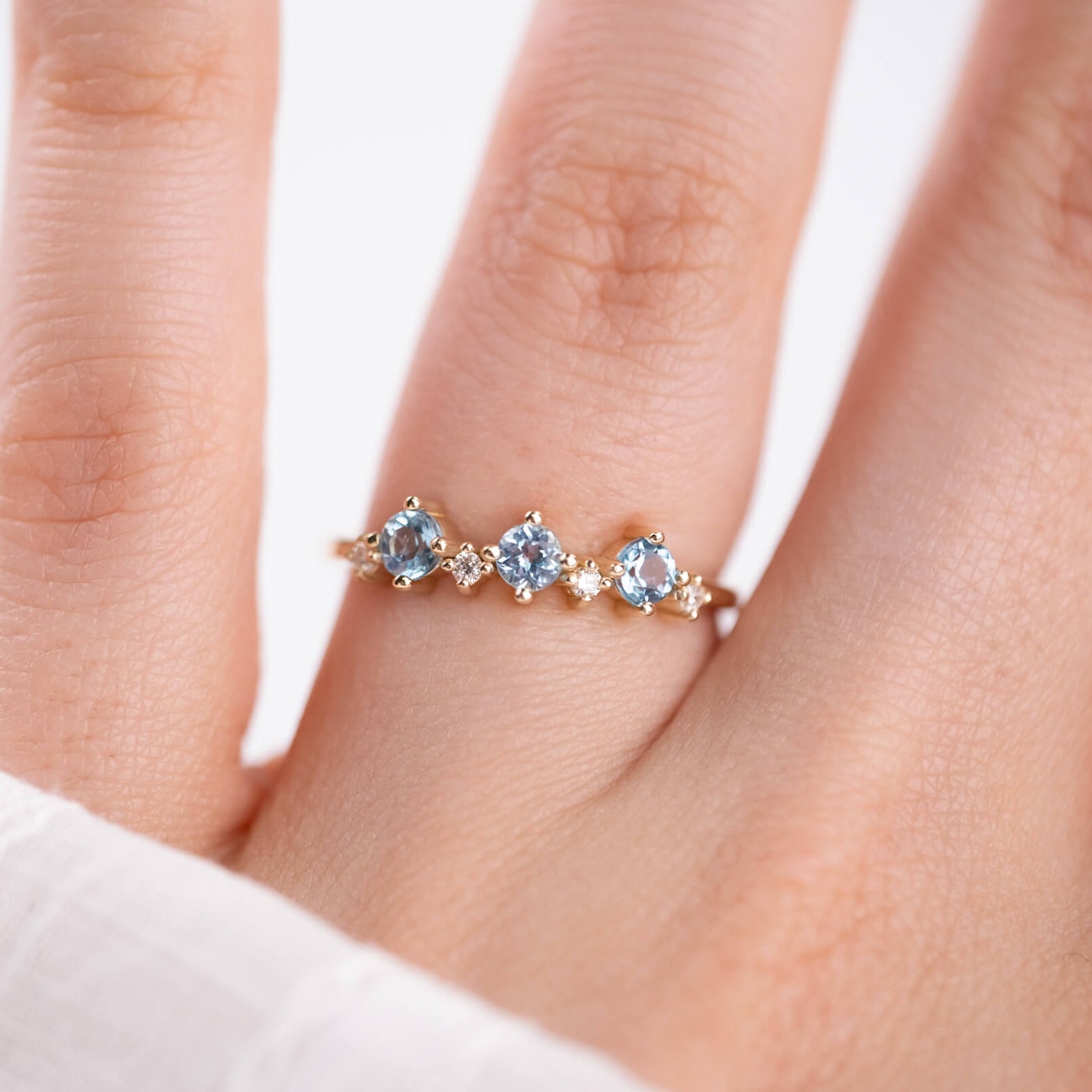 Minimal Pırlantalı Swiss Blue Topaz Yüzük