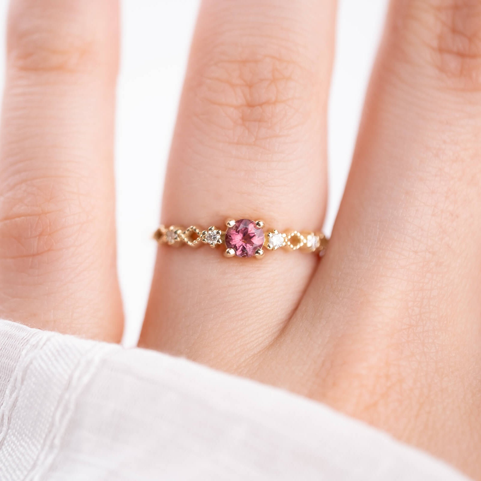 Lira | Oval Kesim Turmalin ve Minimal Pırlantalı Yüzük