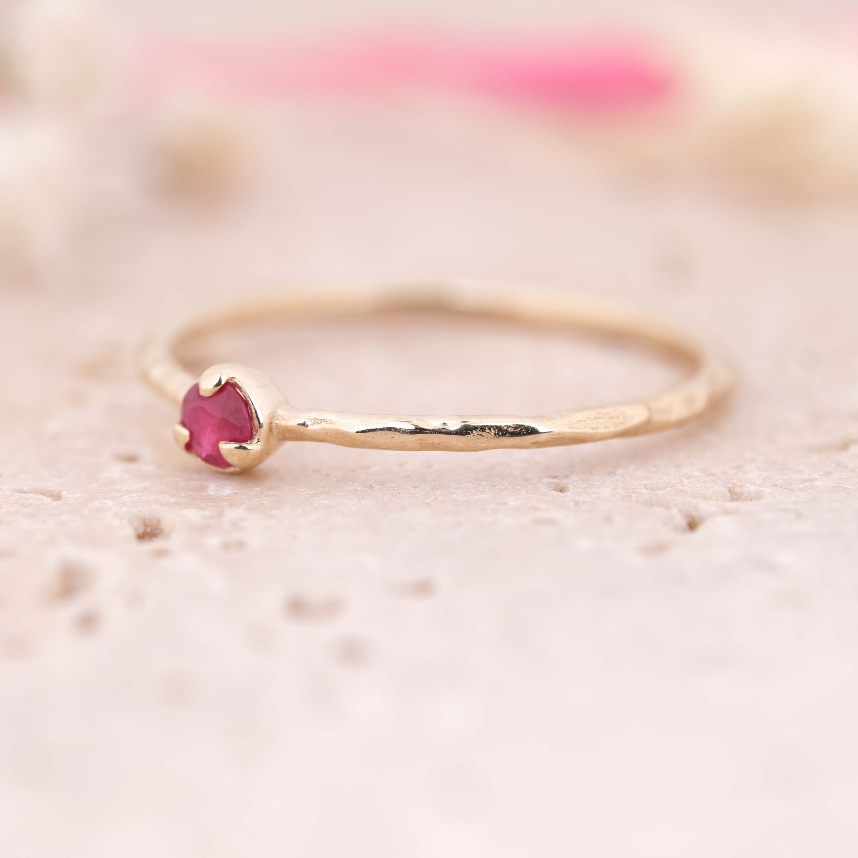 Arin | Minimal Yakut Taşlı Dokulu Yüzük