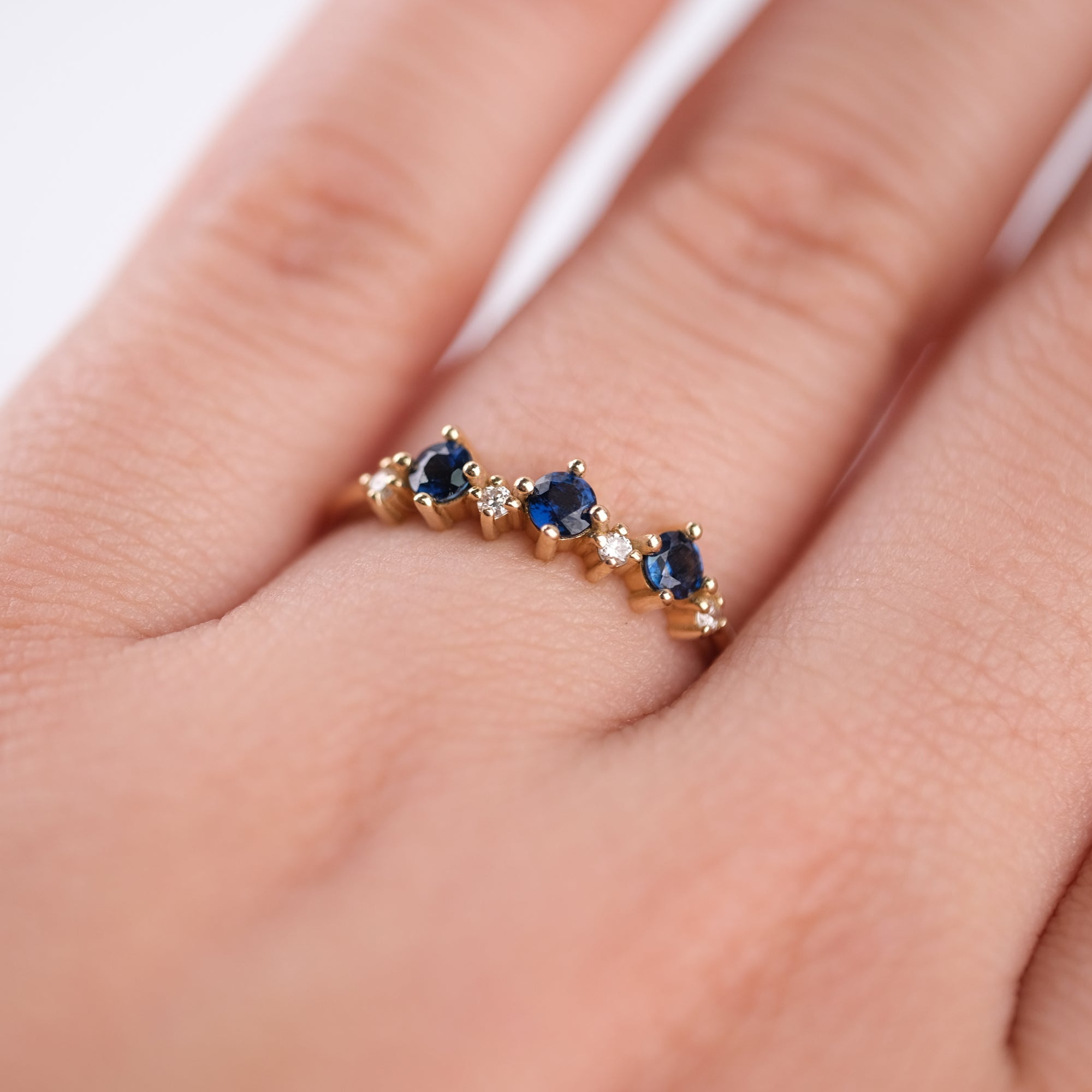 Minimal Safir ve Pırlanta Taşlı Yüzük