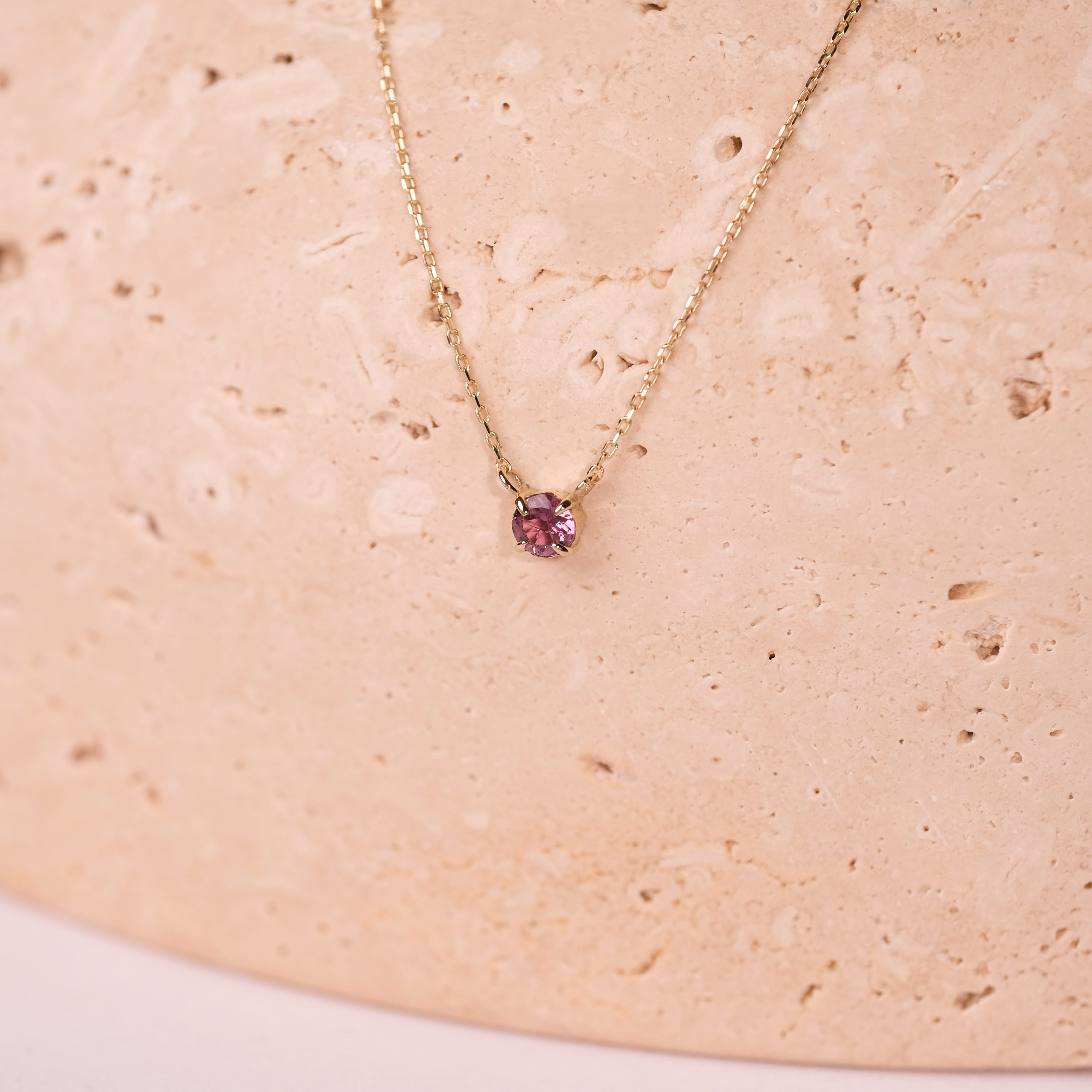 Turmalin Taşlı 14 Ayar Altın Minimal Kolye