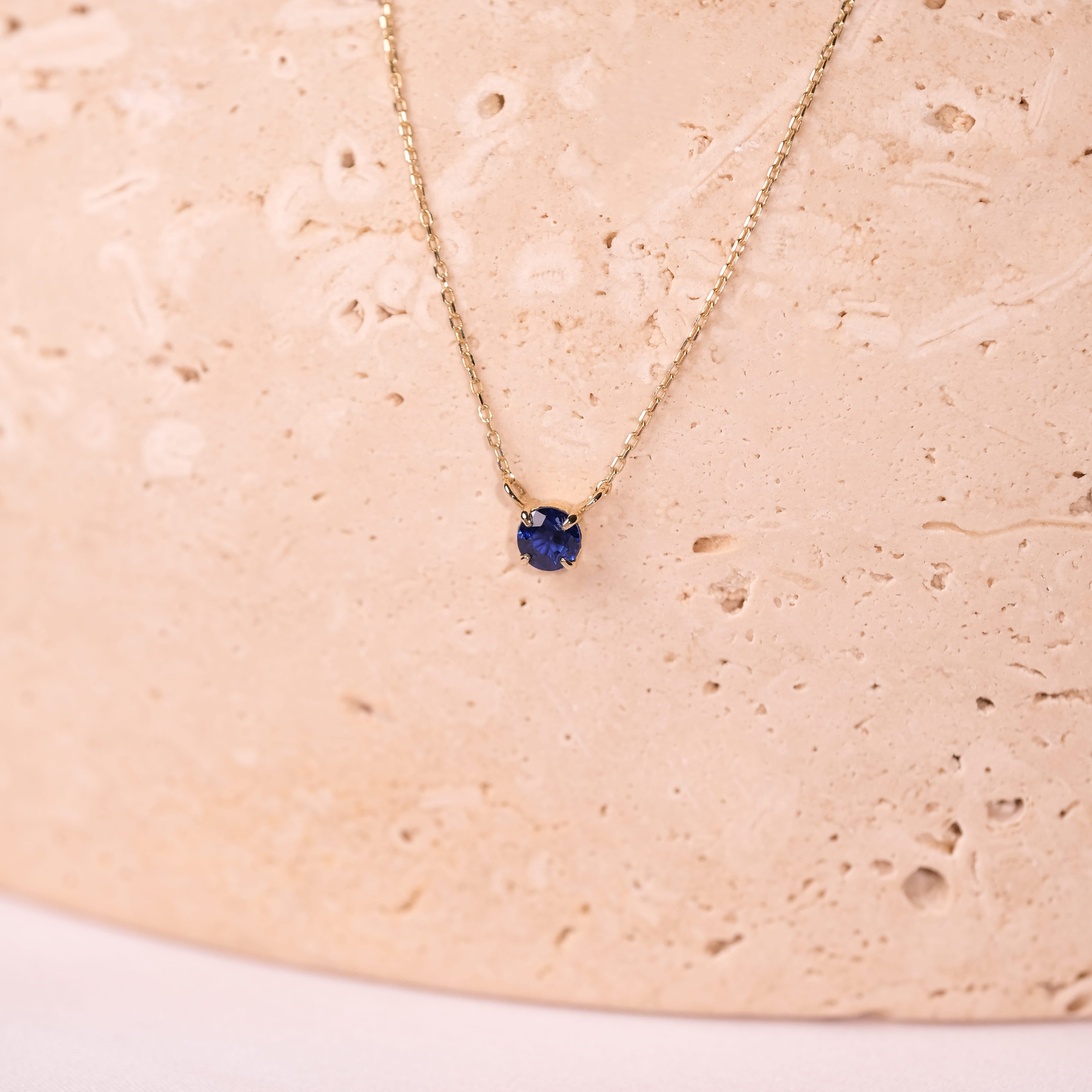 Safir Taşlı 14 Ayar Altın Minimal Kolye