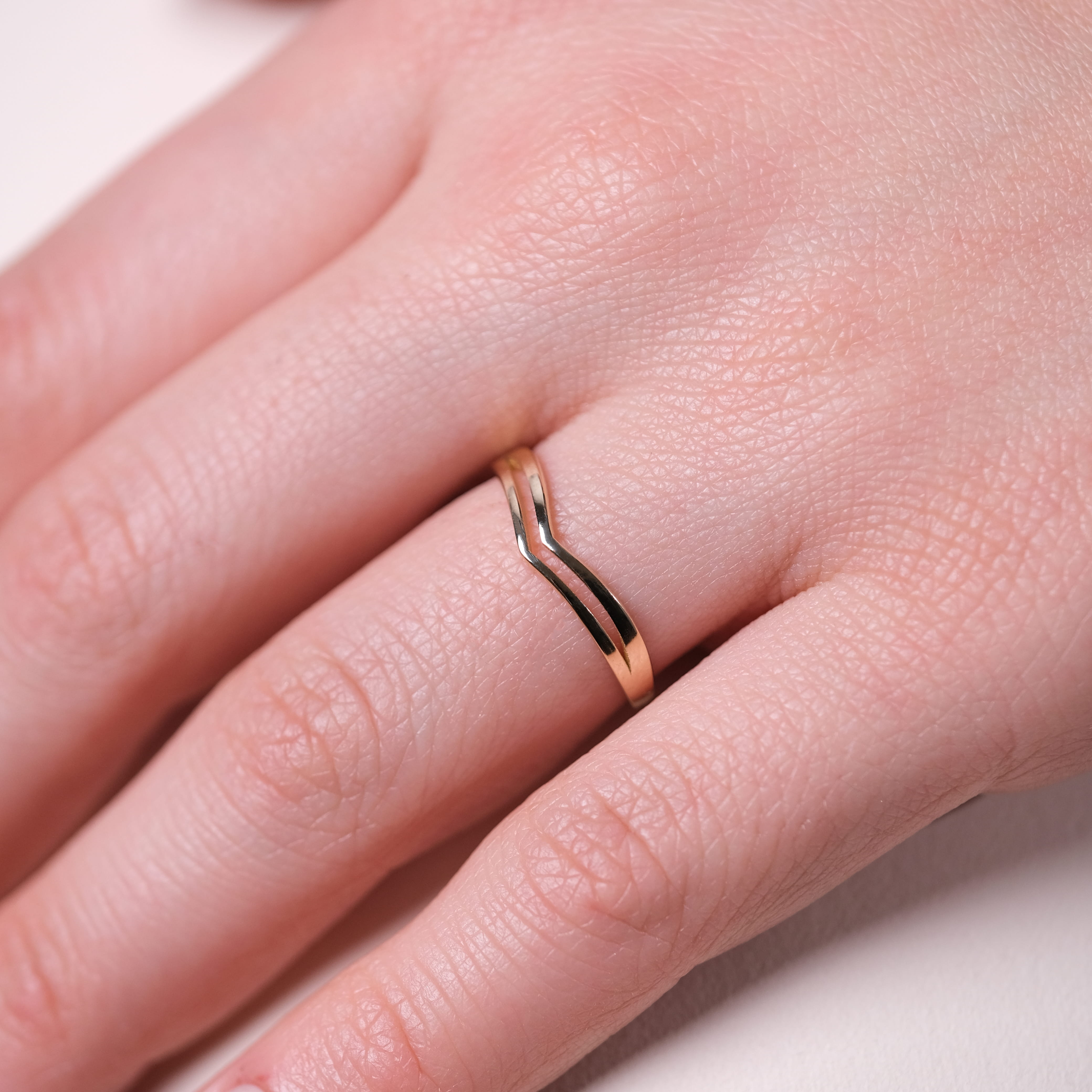 V Form Minimal Altın Yüzük