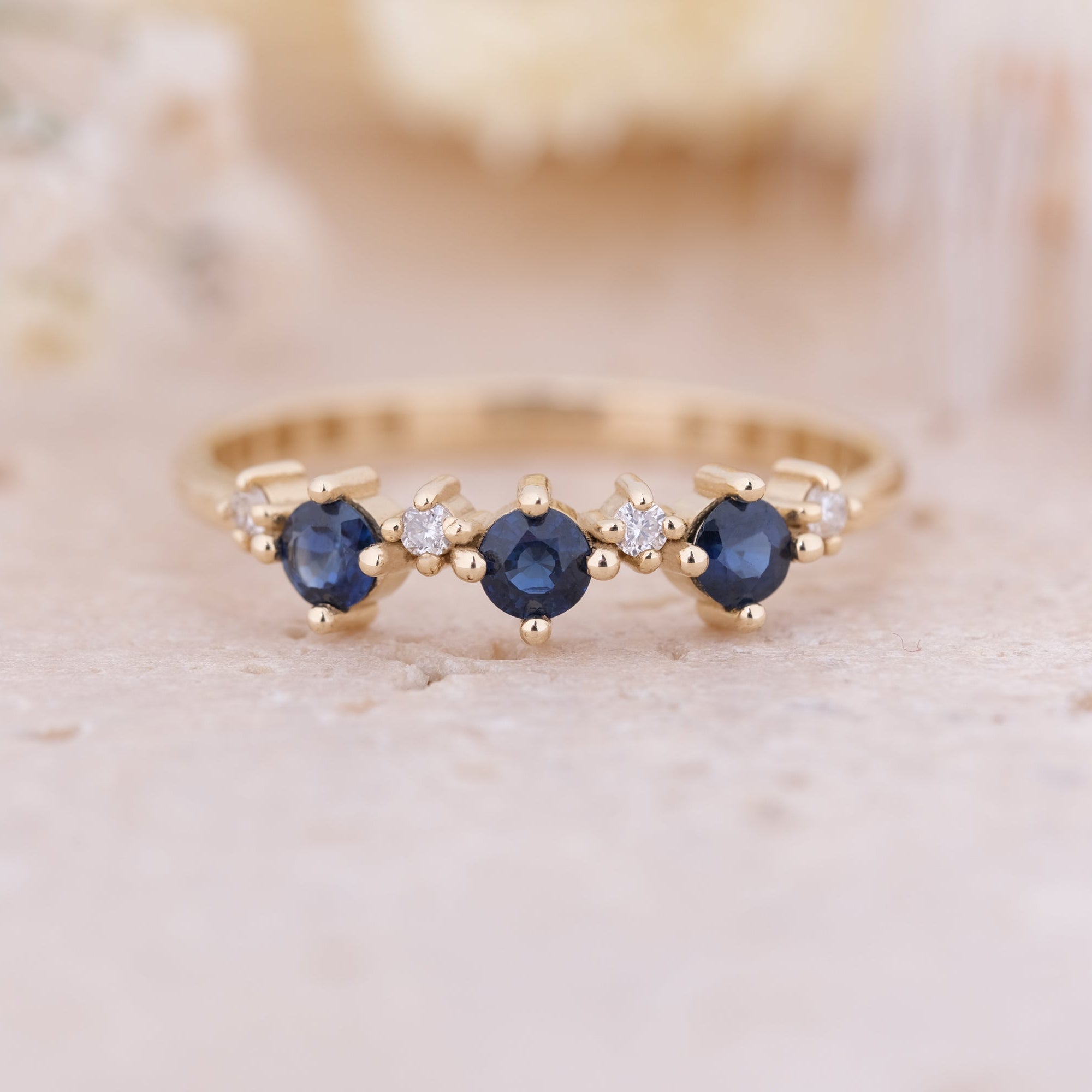 Minimal Safir ve Pırlanta Taşlı Yüzük