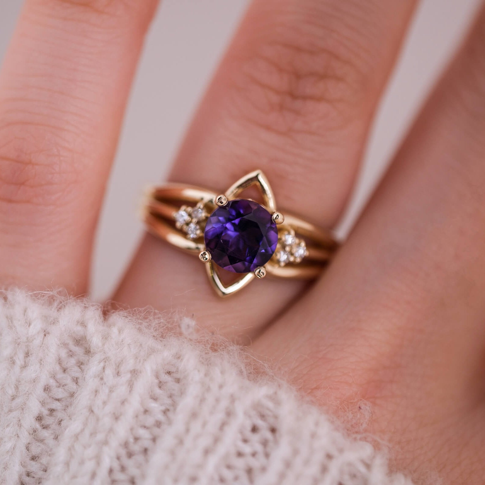 Nenya | Yuvarlak Kesim Ametist ve Pırlantalı Yüzük