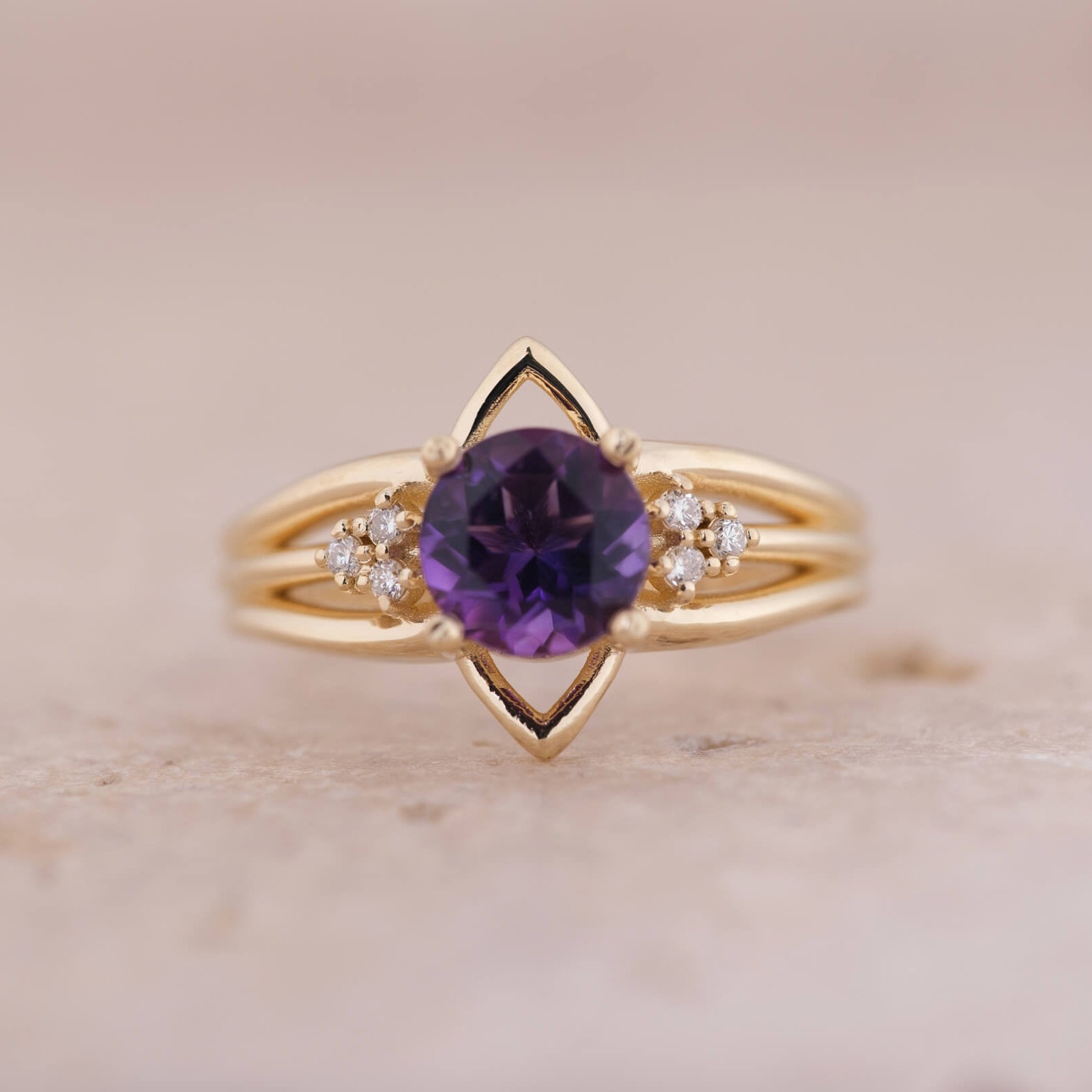 Nenya | Yuvarlak Kesim Ametist ve Pırlantalı Yüzük