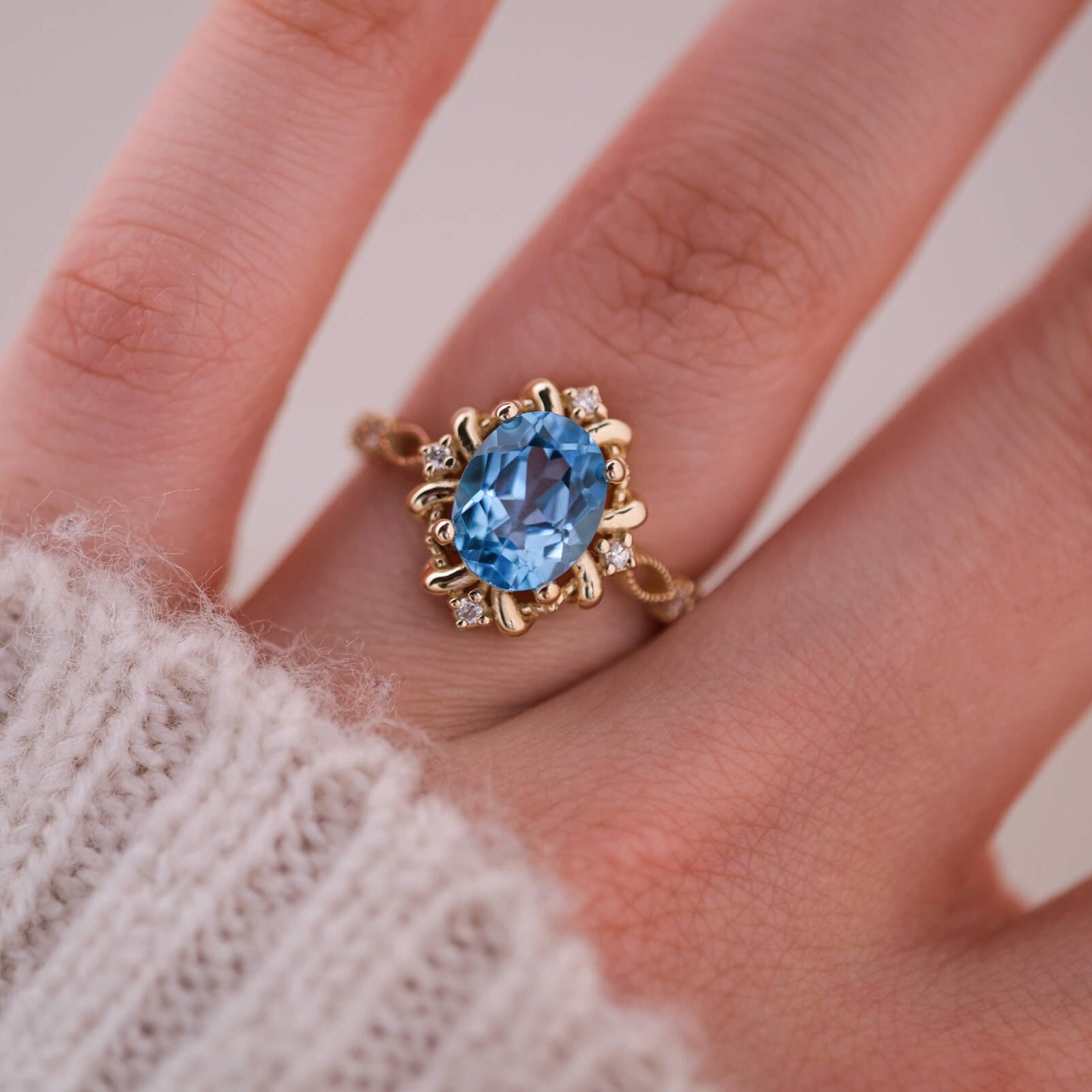 Calmirien | Oval Kesim Swiss Blue Topaz ve Pırlantalı Yüzük