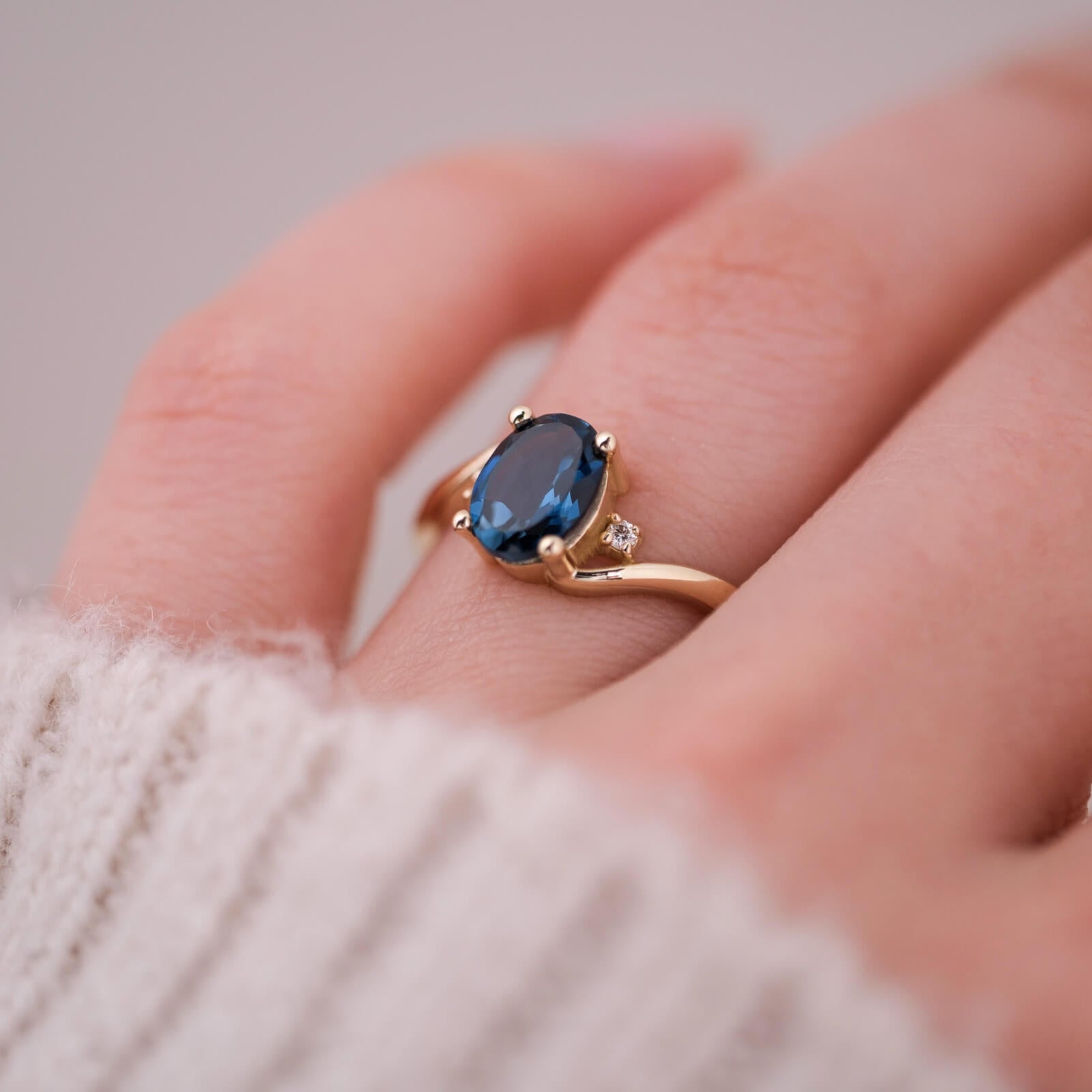 Elarwen | London Blue Topaz ve Pırlantalı Yüzük