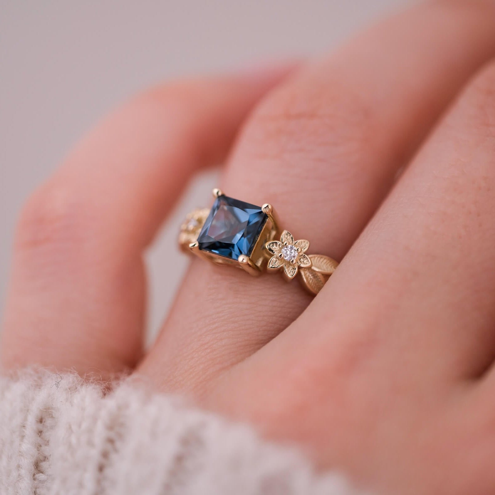Elyra | Kare Kesim London Blue Topaz ve Pırlantalı Yüzük