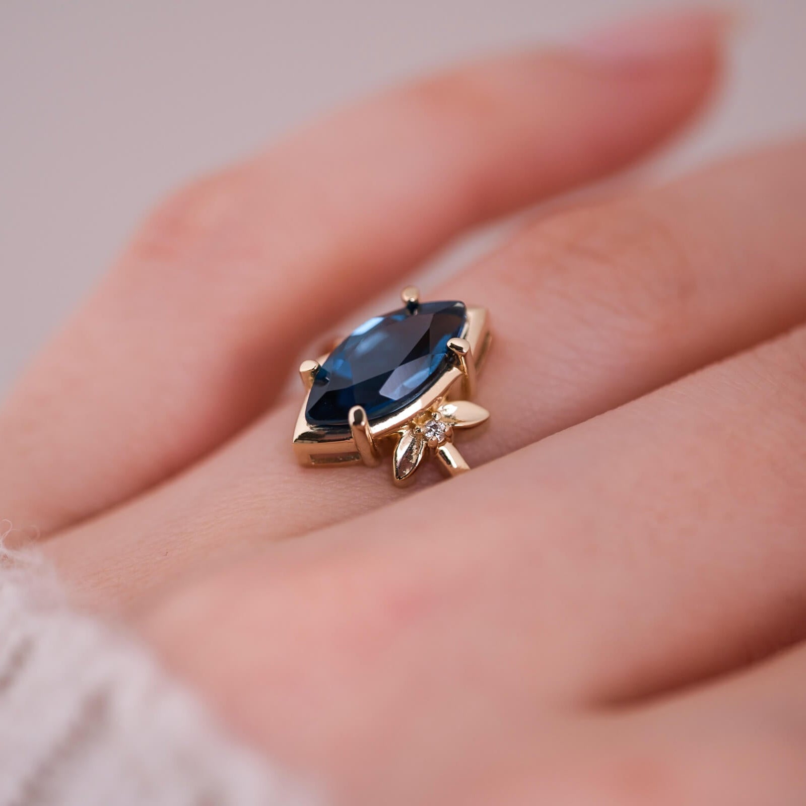 Serenya | Markiz Kesim London Blue Topaz ve Pırlantalı Yüzük