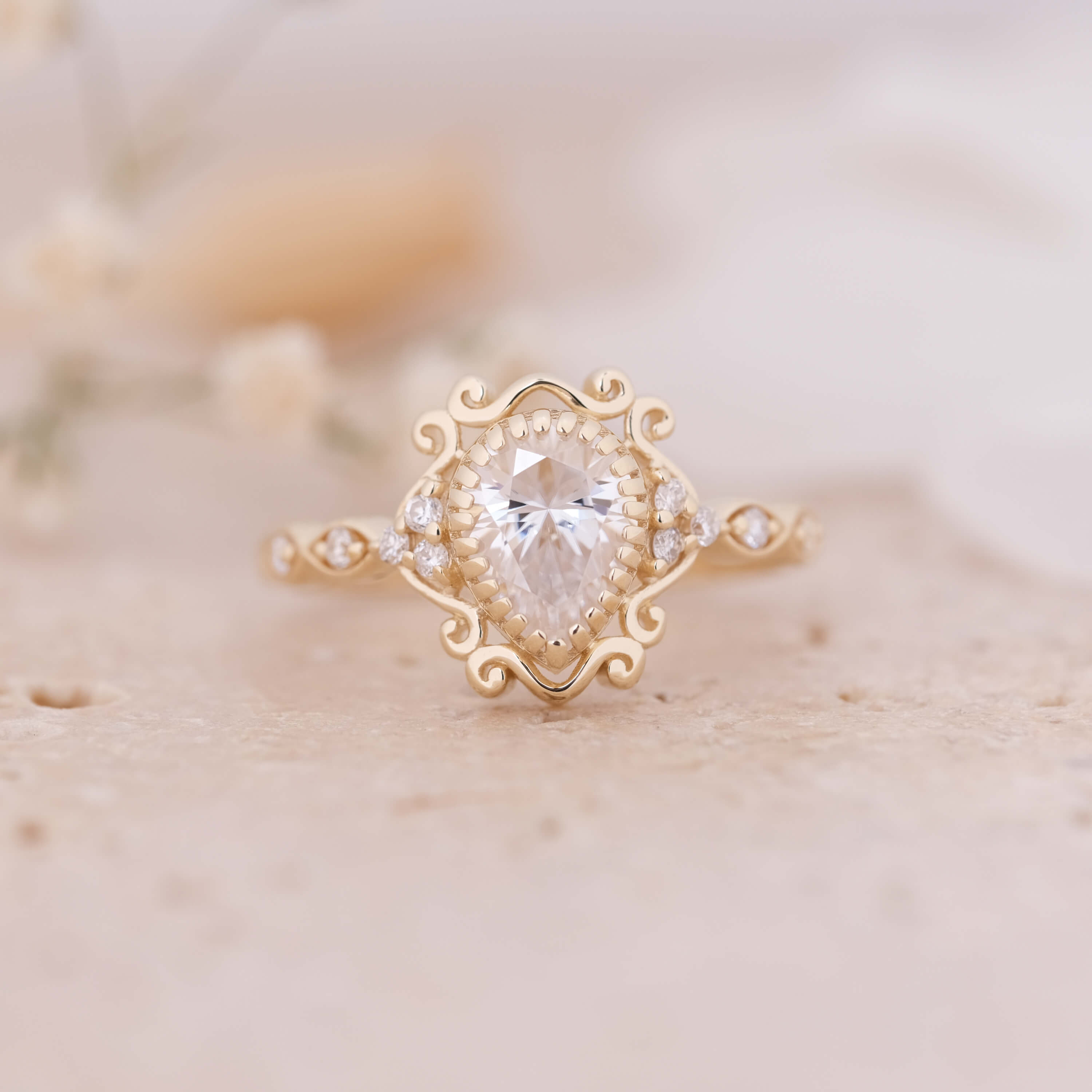 Arwen Vintage | Mozanit ve Pırlanta Taşlı Yüzük