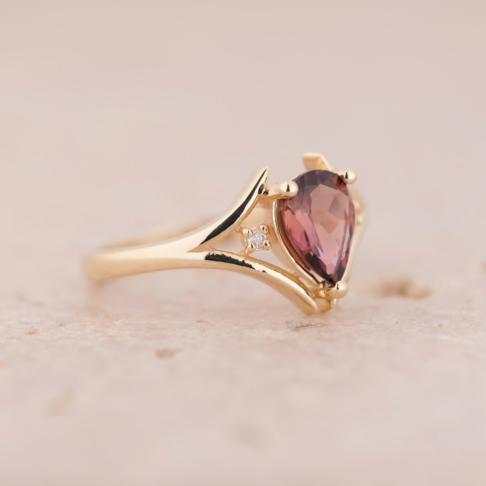 Lirien | Damla Kesim Turmalin ve Pırlantalı Yüzük